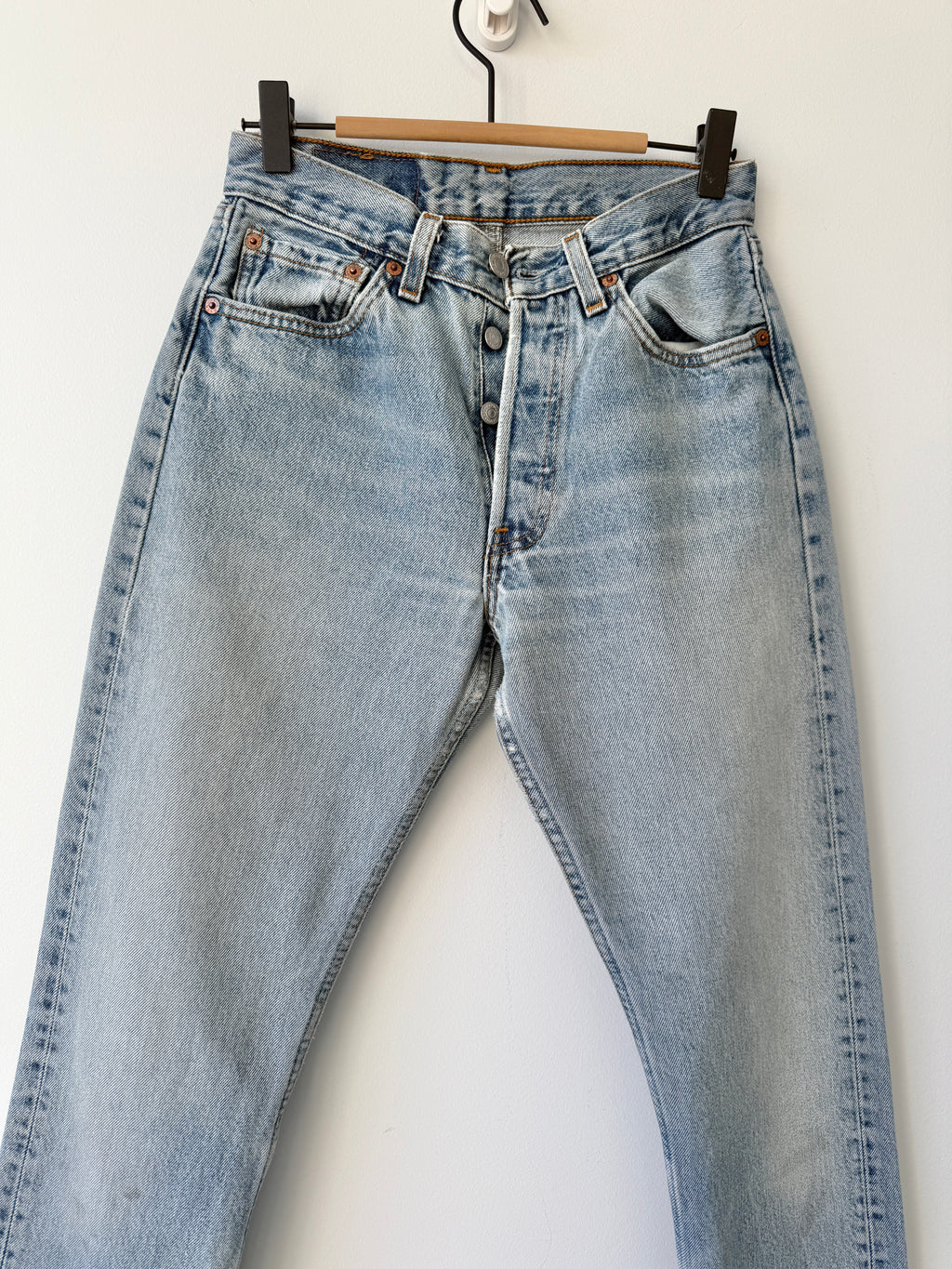 W25 L29 vintage Levis 501 24-25” measured “for women” light blue denim USA y2k