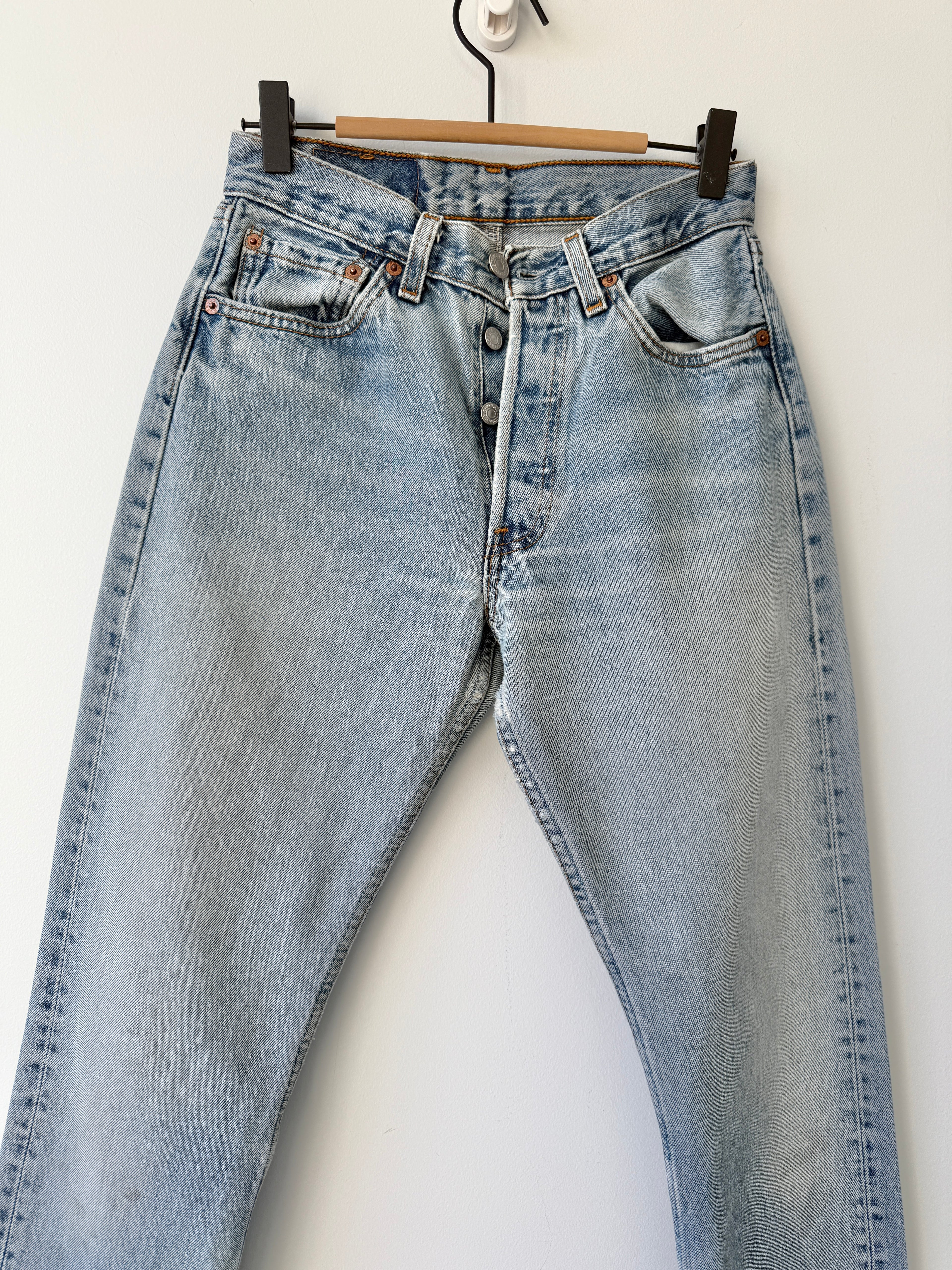 W25 L29 vintage Levis 501 24-25” measured “for women” light blue denim USA y2k