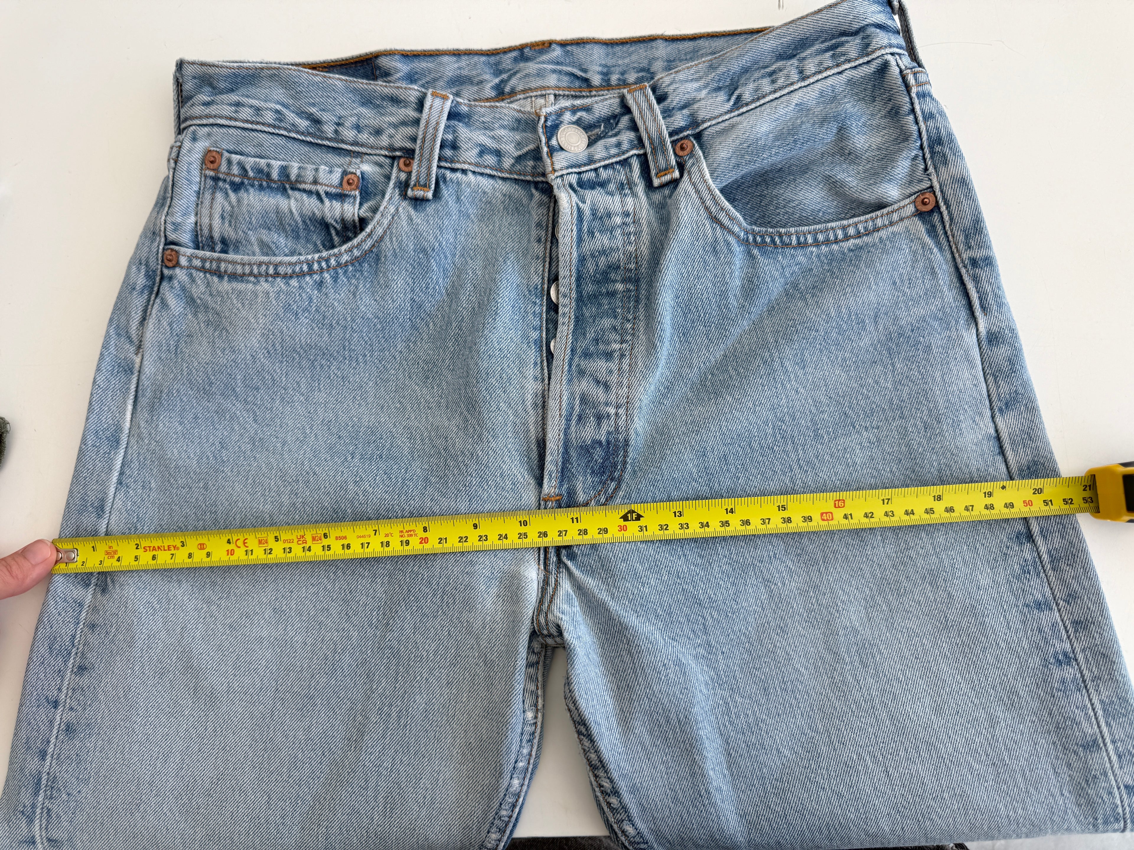 W29 L31 vintage Levis 501 29” measured waist light faded blue USA 90s 501s