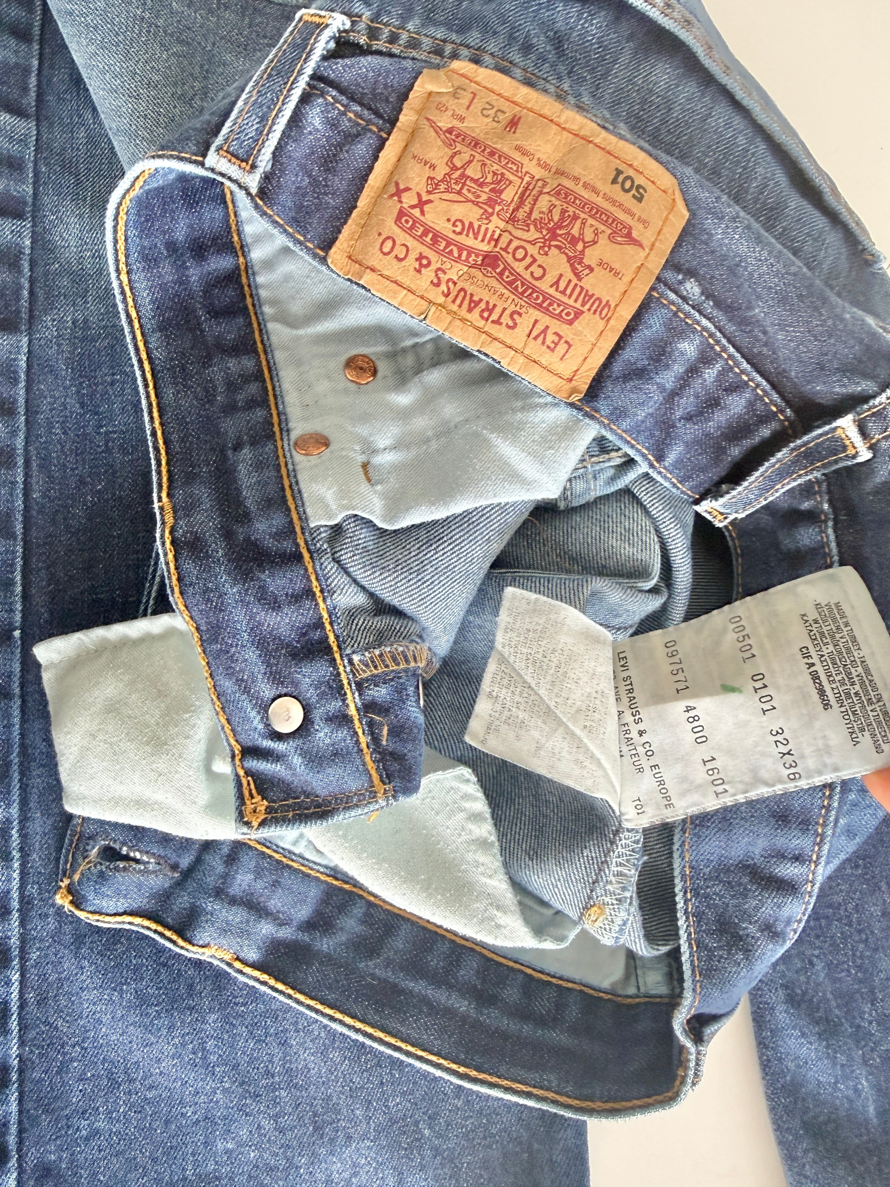W30 L29 vintage Levis 501 29/30” dark blue Levi’s 501s Y2K