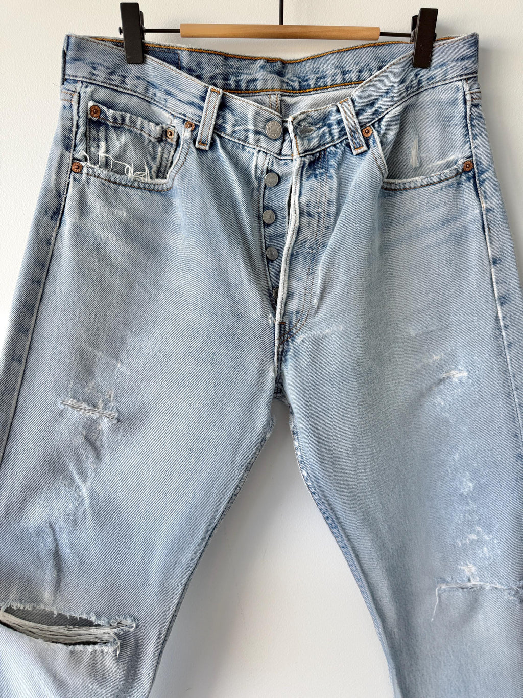 W31 L31 vintage Levis 501 30-31” measured waist light blue very distressed faded denim made in USA 90s