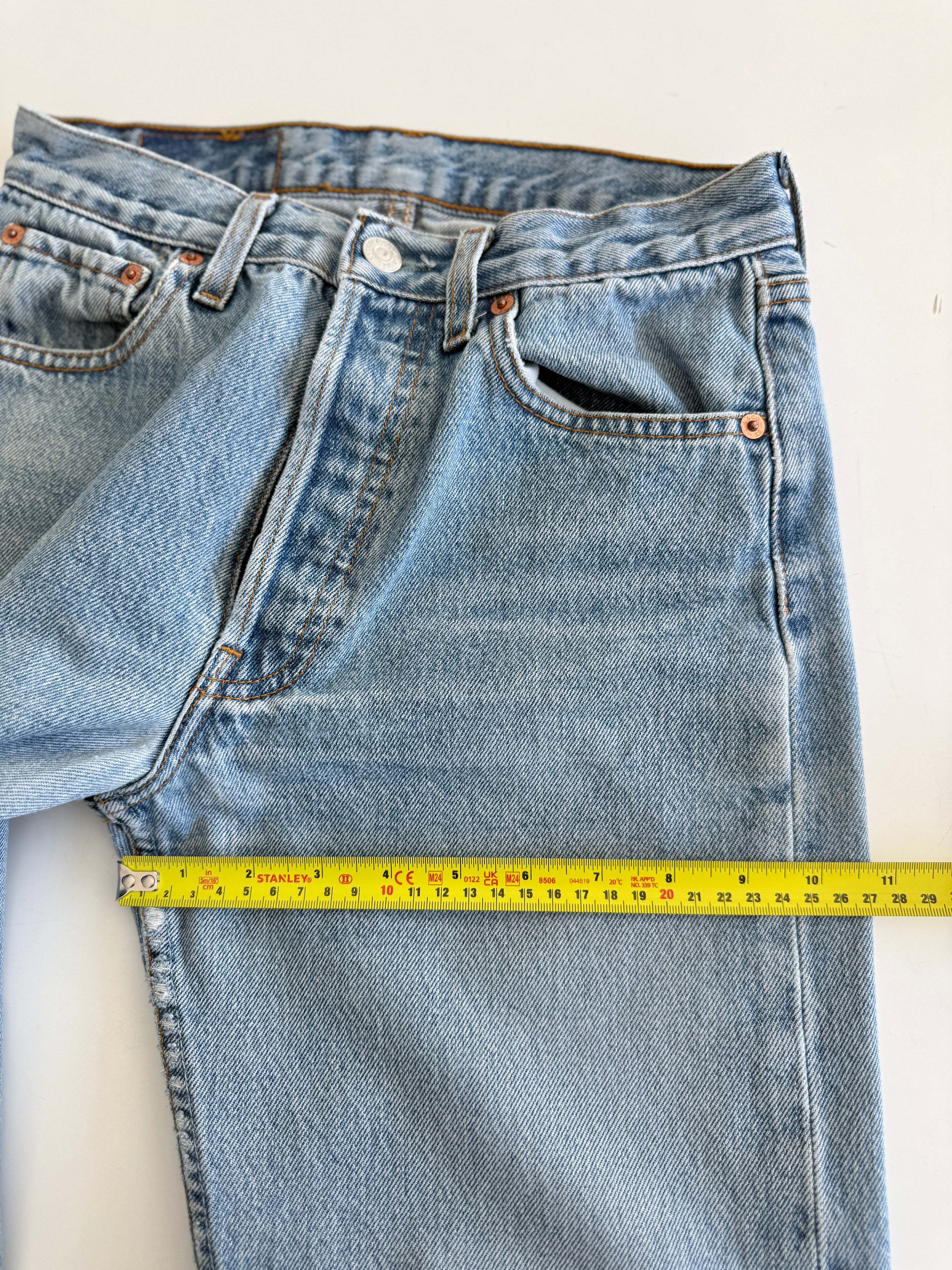 W25 L29 vintage Levis 501 24/25” measured denim medium faded blue 90’s levi’s 501s
