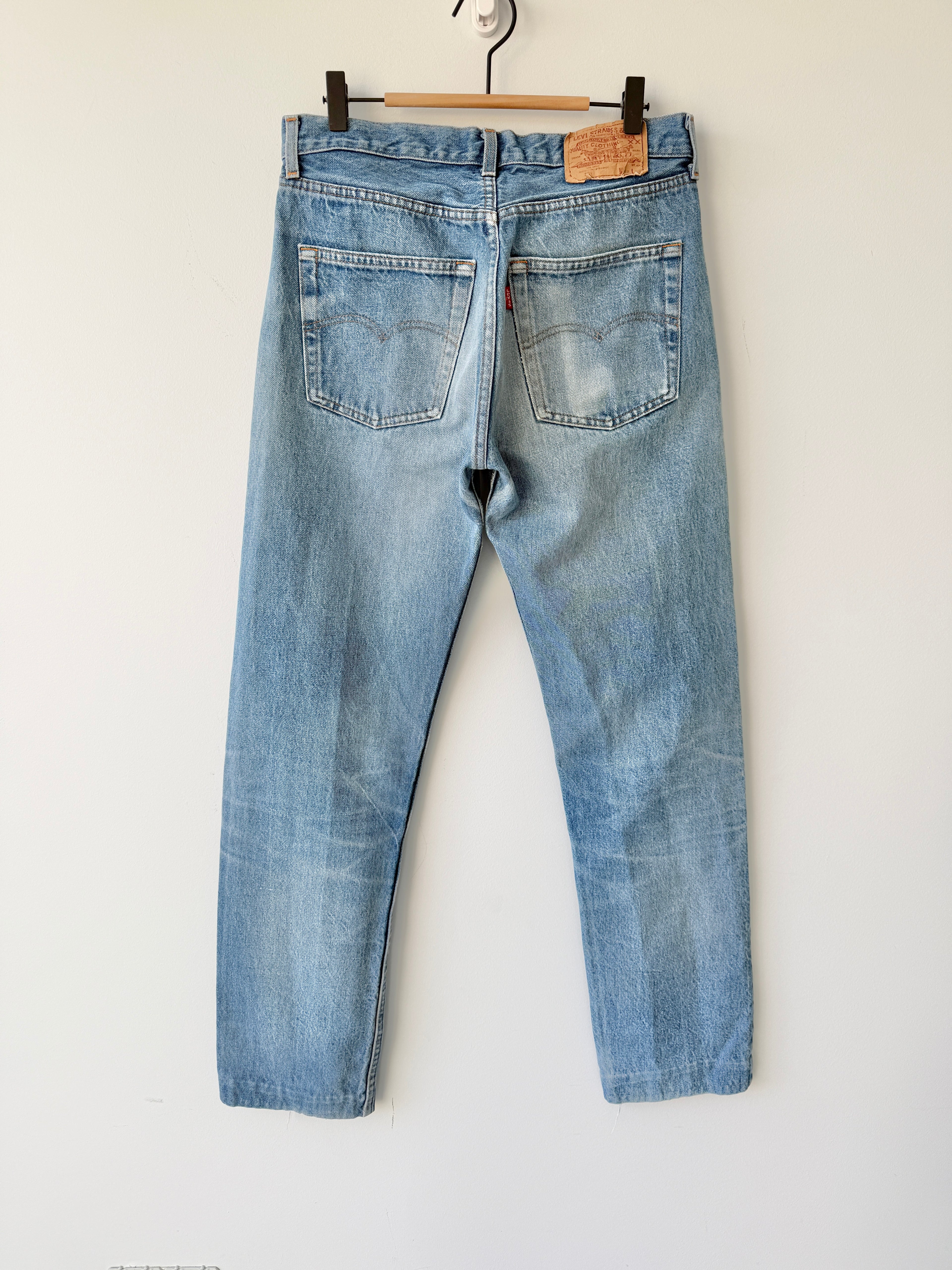 W29 L31 vintage Levis 501 28-29” measured medium faded blue made in 80s