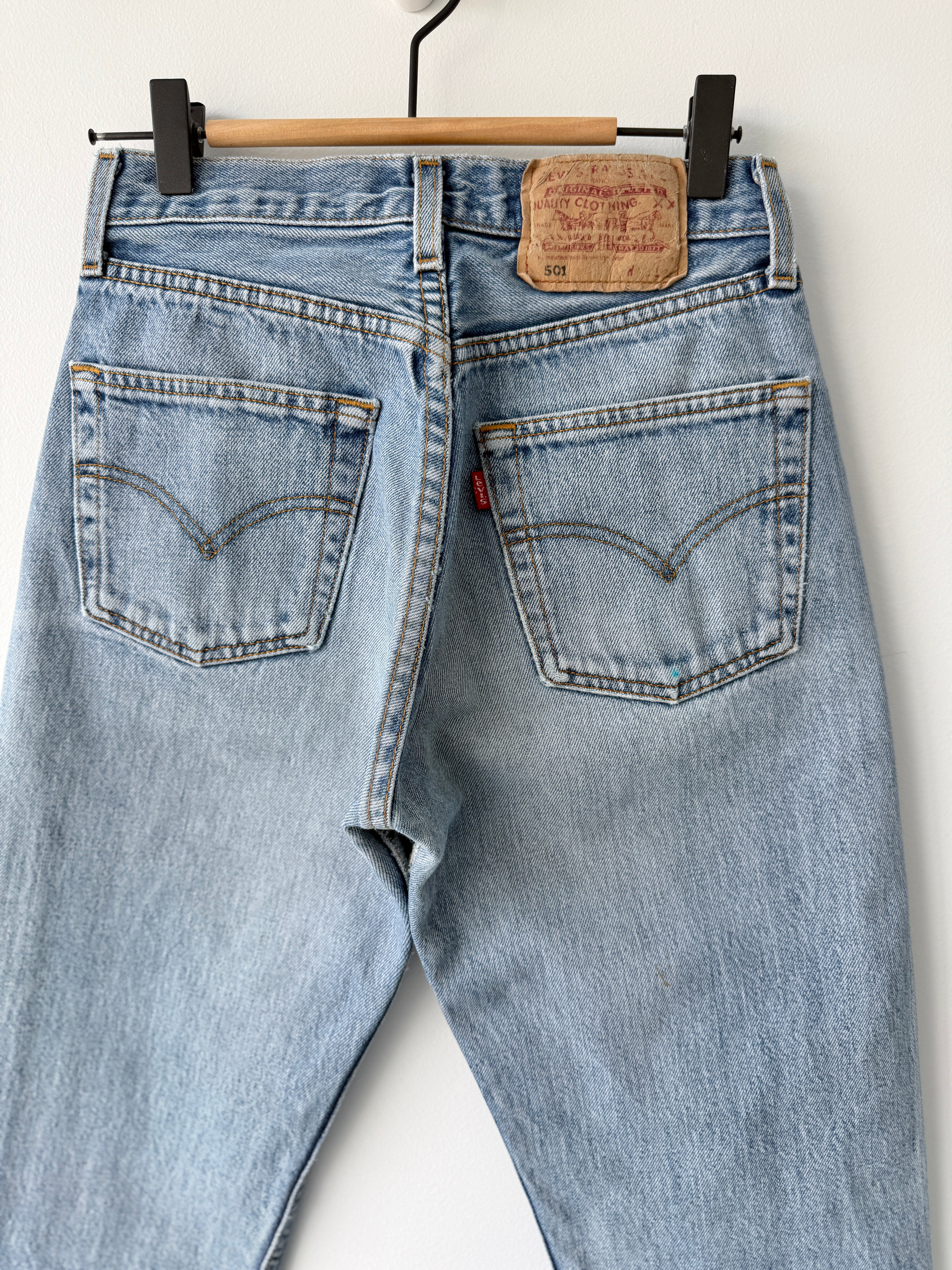 W25 L30 vintage Levis 501 24/25” measured unique faded blue denim 90s Levi’s 501s