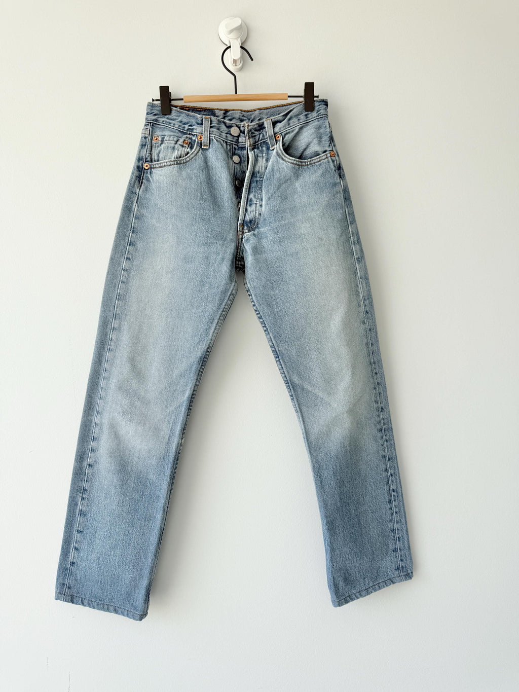 W25 L27 Levis 501 vintage 24-25” measured waist medium blue 90s made in France