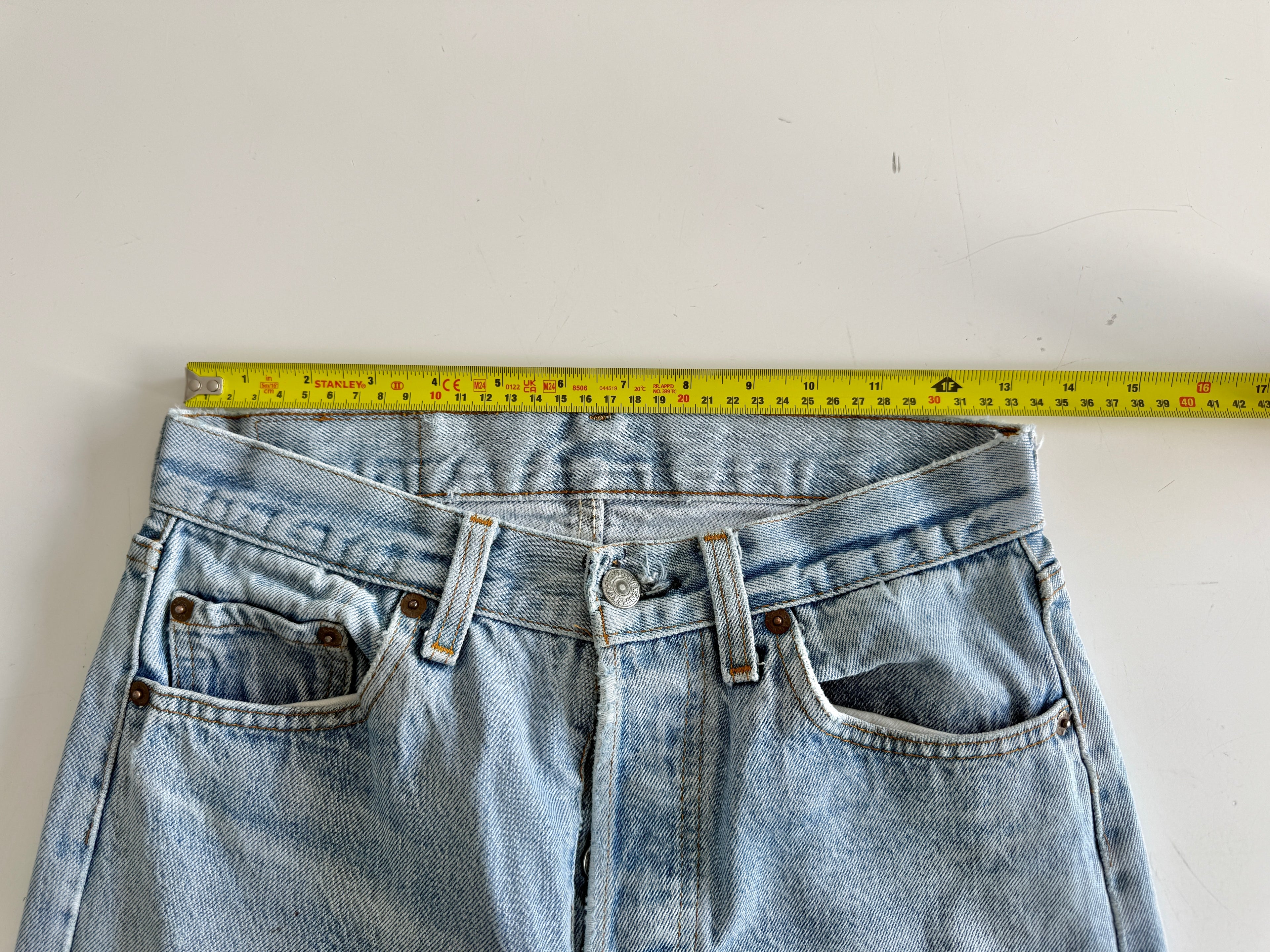 W26 L31 vintage Levis 501 25-26” measured light faded blue 70s/80’s levi’s 501s made in USA