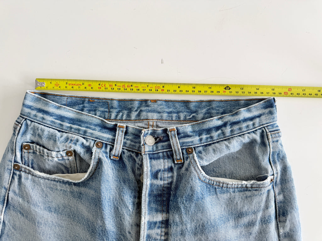 W30 L30 vintage Levis 501 29-30” measured distressed light blue denim 80s 501s