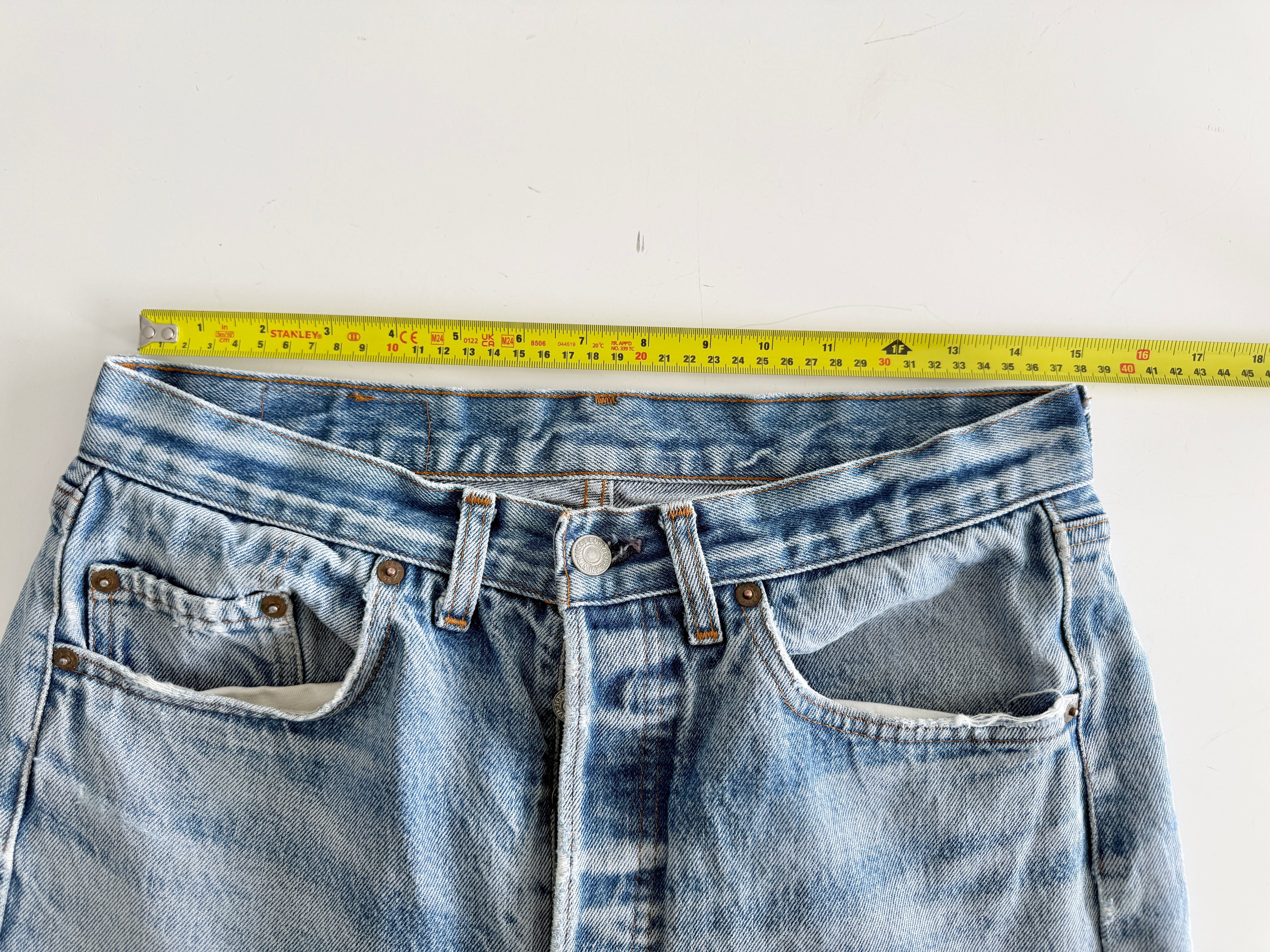 W30 L30 vintage Levis 501 29-30” measured distressed light blue denim 80s 501s