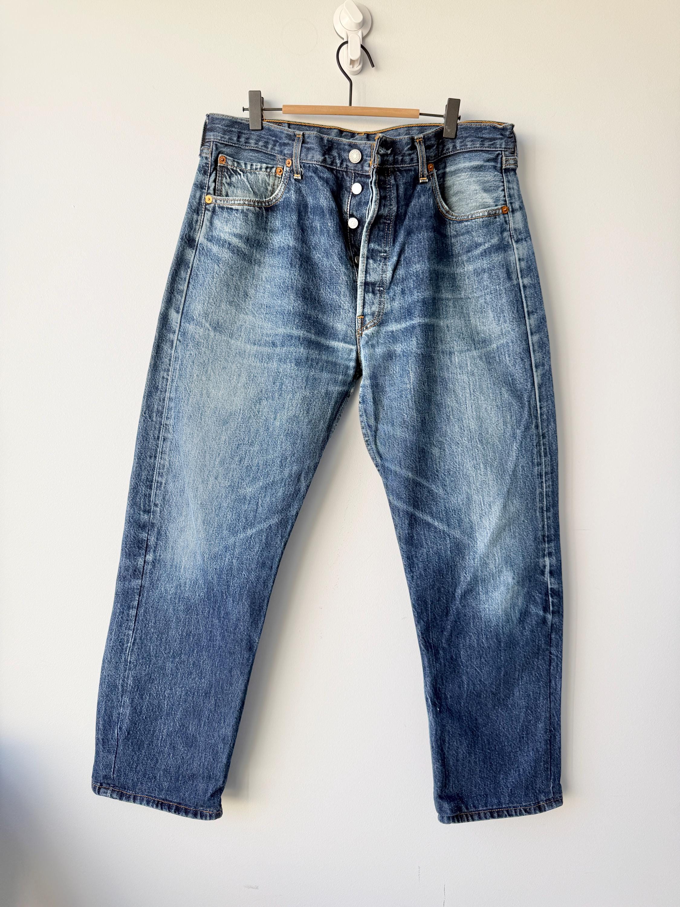 W34 L27 vintage Levis 501 27-28” measured medium blue made in 90s