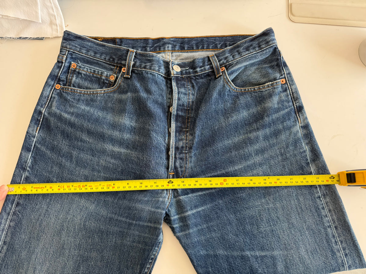 W34 L32 vintage Levis 501 dark blue faded 33/34” measured waist 501s 90s