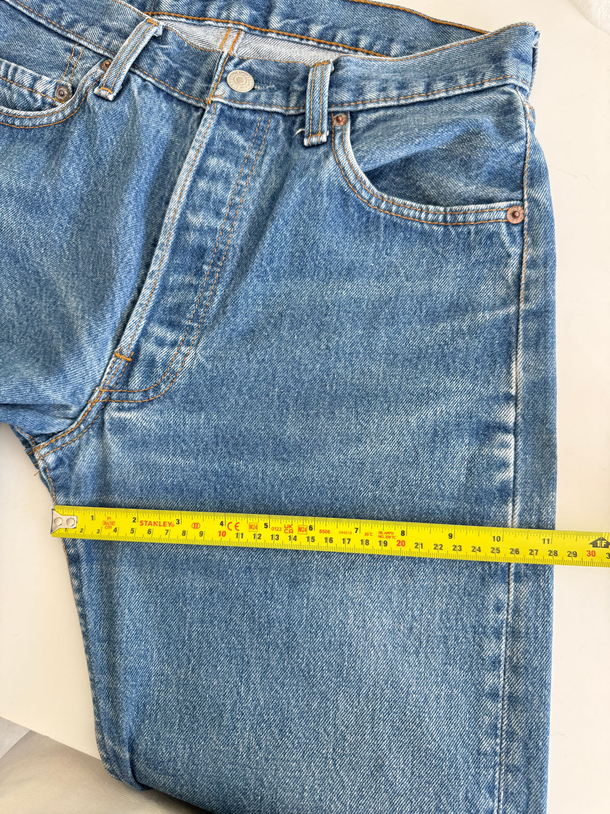 W28 L33 vintage Levis 501s 27/28” measured dark fade blue 501s 90s USA