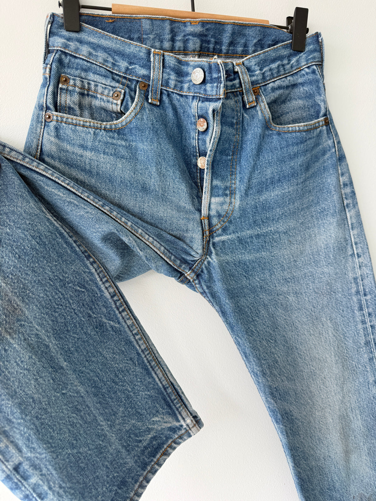 W25 L29 vintage Levis 501 25” measured waist dark blue faded 80s 501s  USA
