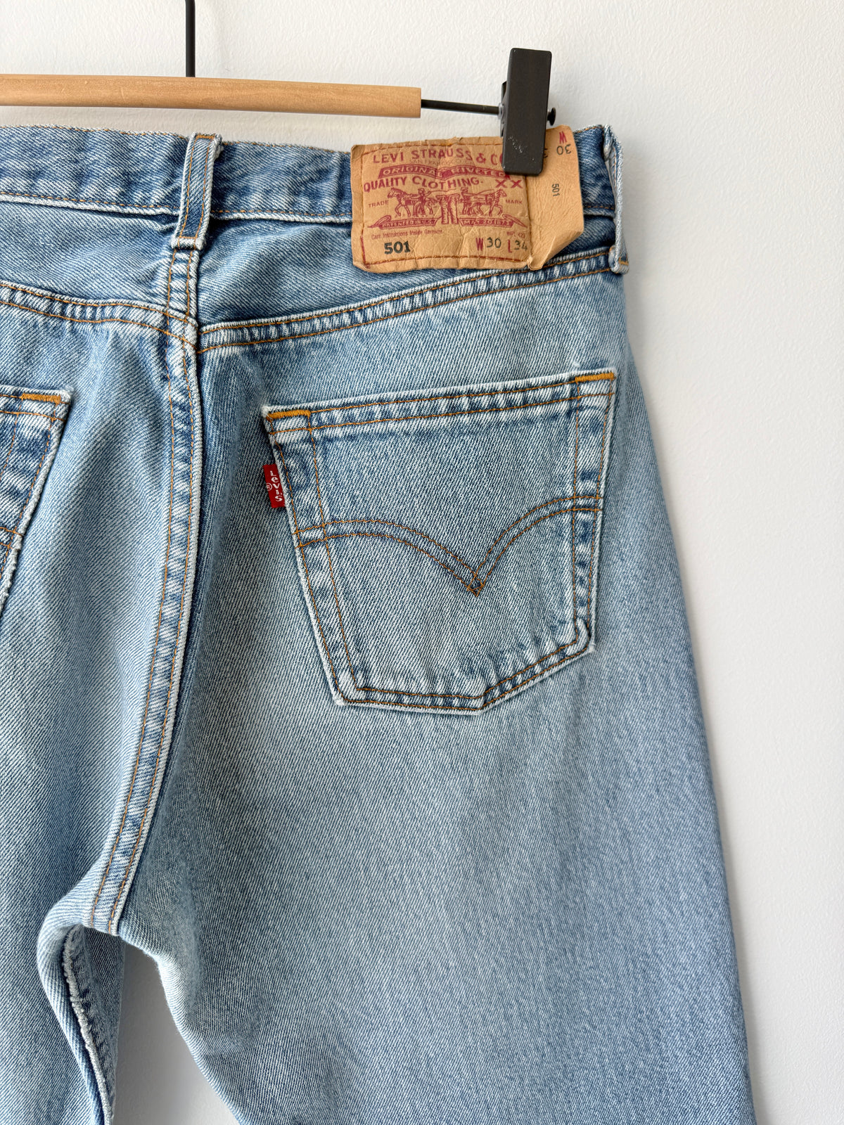 W29 L33vintage Levis 501s 28/29” measured medium fade blue Y2K 501s