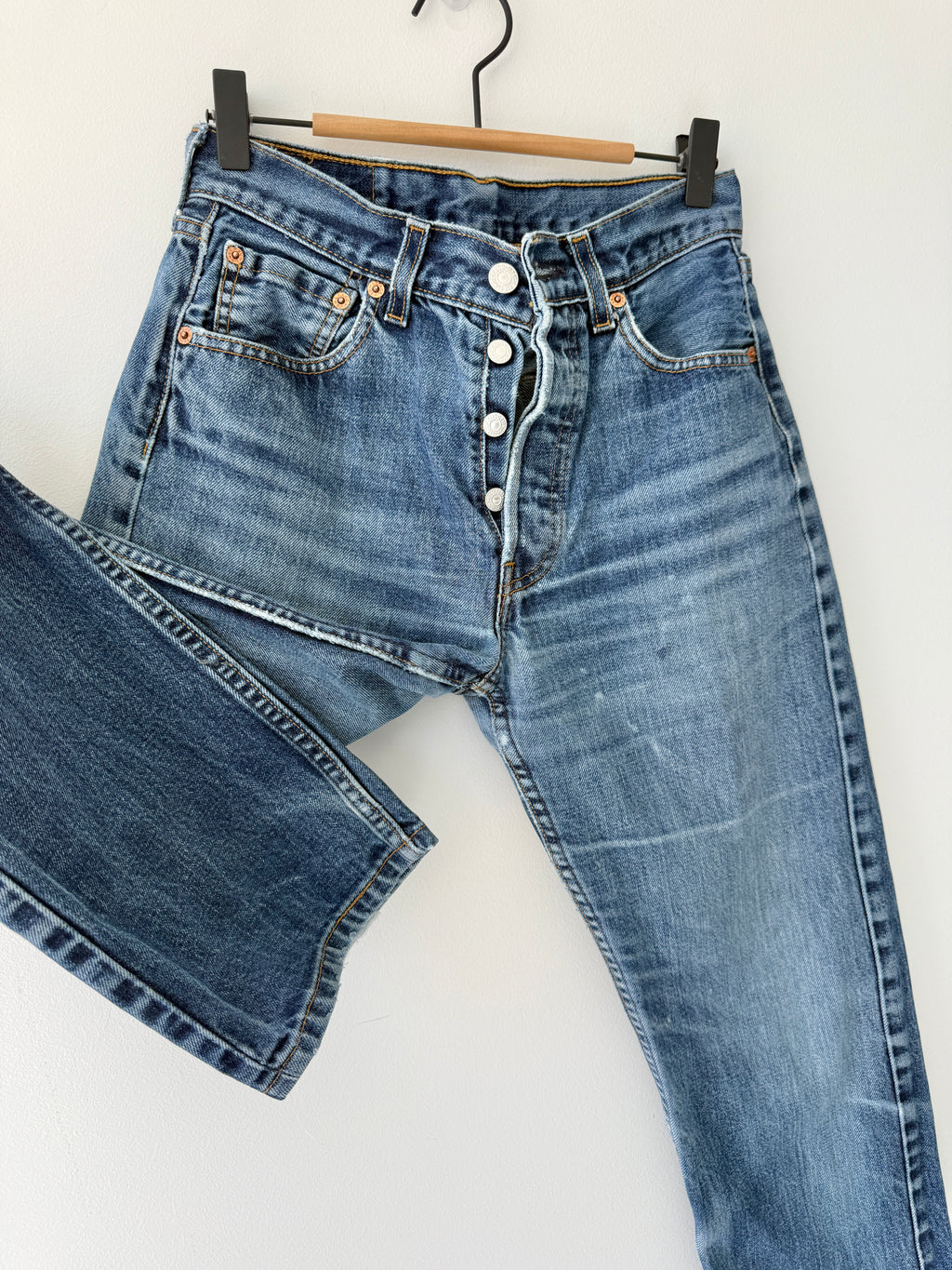 Softer W26 L29 vintage Levis 501 25/26” measured waist indigo faded blue 501s Y2K