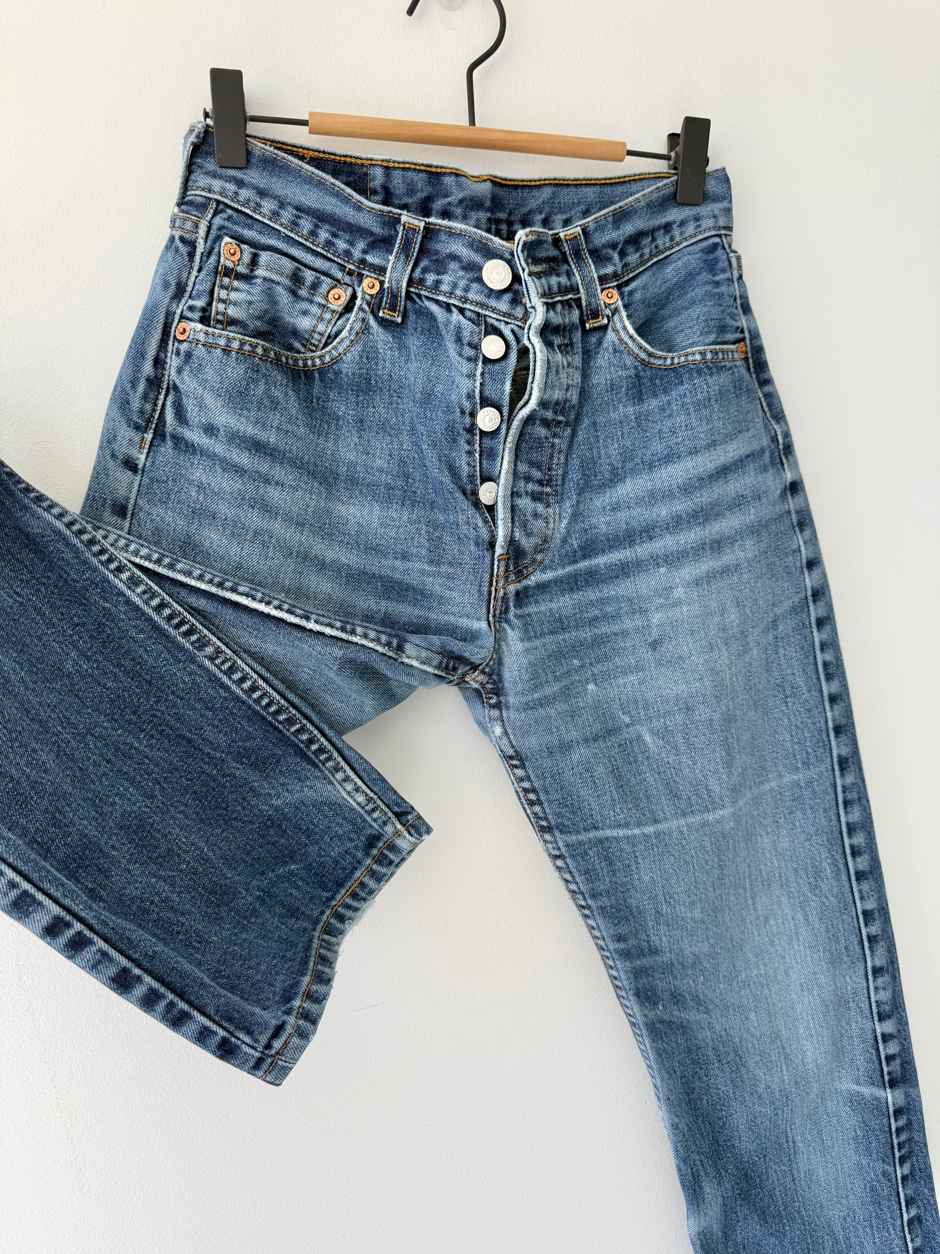 Softer W26 L29 vintage Levis 501 25/26” measured waist indigo faded blue 501s Y2K