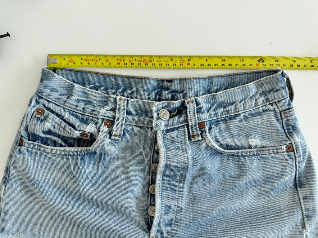 W27 Selvedge vintage Levis 501 26/27” measured waist light faded blue 70s 501s selvedge Levi’s made in USA
