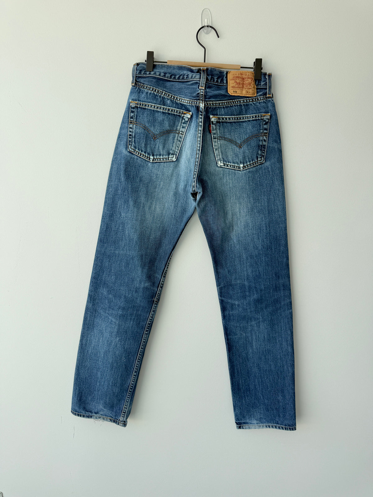 W28 L30 vintage Levis 501s 27/28” measured dark fade blue 501s Y2K