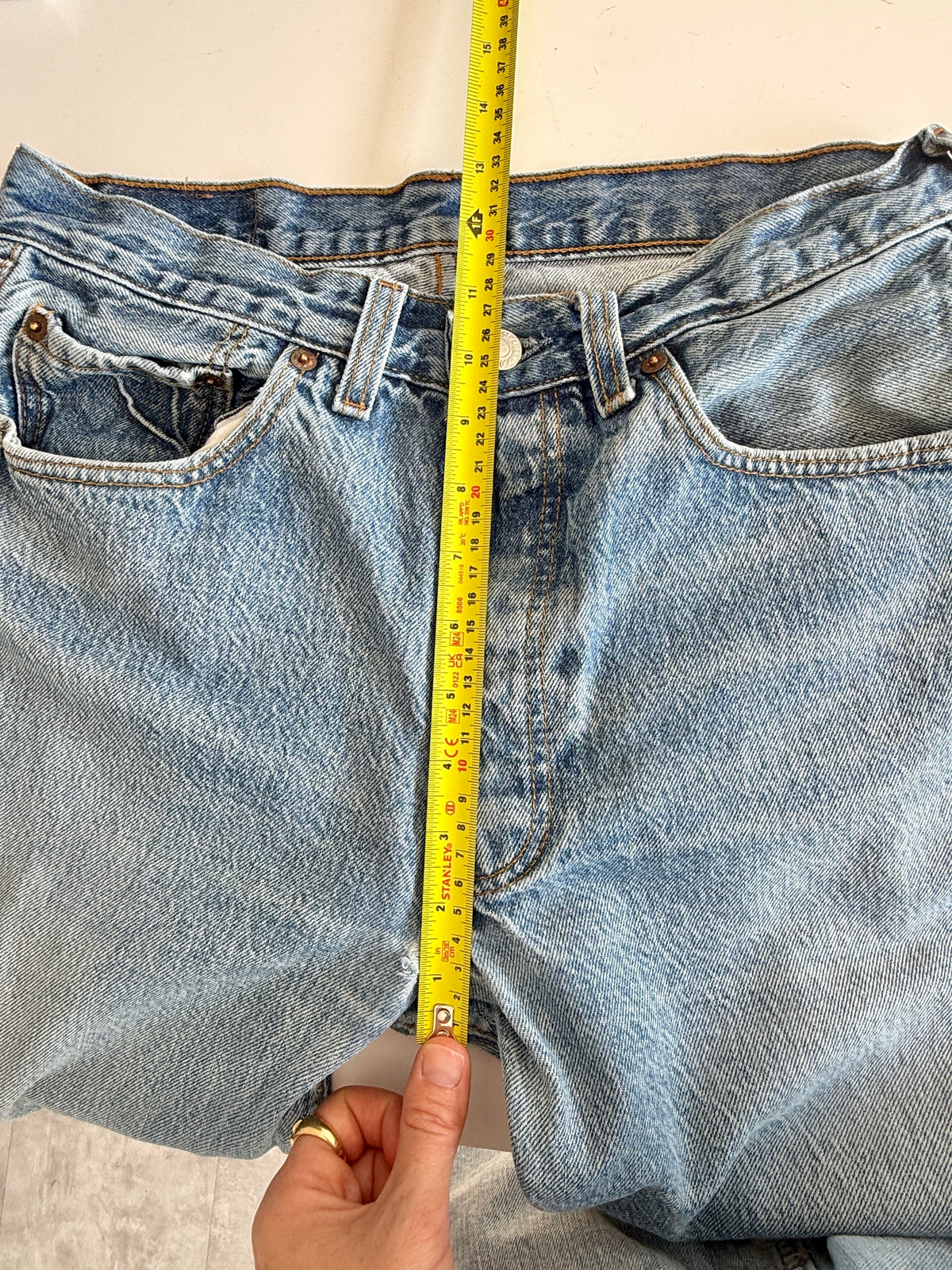 W29 L29 vintage Levis 501s 28/29” measured medium fade blue 501s early 90s medium lower rise