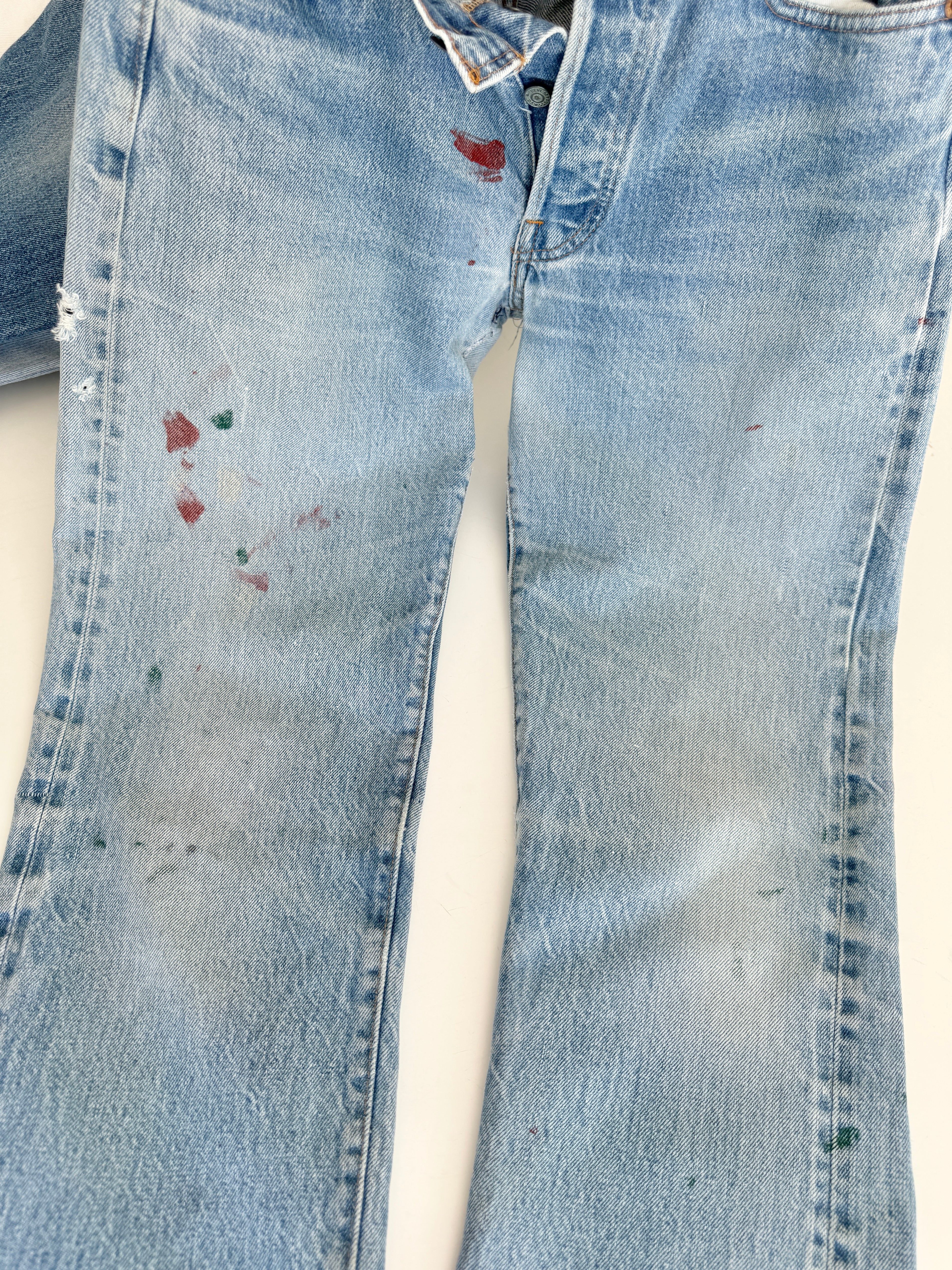 Selvedge W27 L30 vintage Levis 501 26-27”measured medium blue 80s USA 501 selvedge distressed & paint 501s