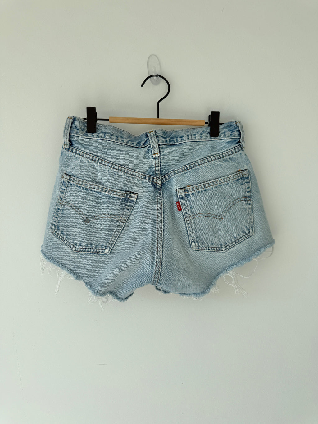 W27 Selvedge vintage Levis 501 26/27” measured waist light faded blue 70s 501s selvedge Levi’s made in USA