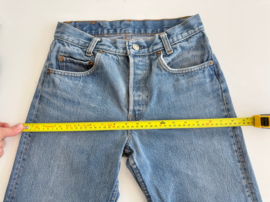 W25 L33 vintage Levis 701 25” measured waist medium blue faded  80s 701s made in USA
