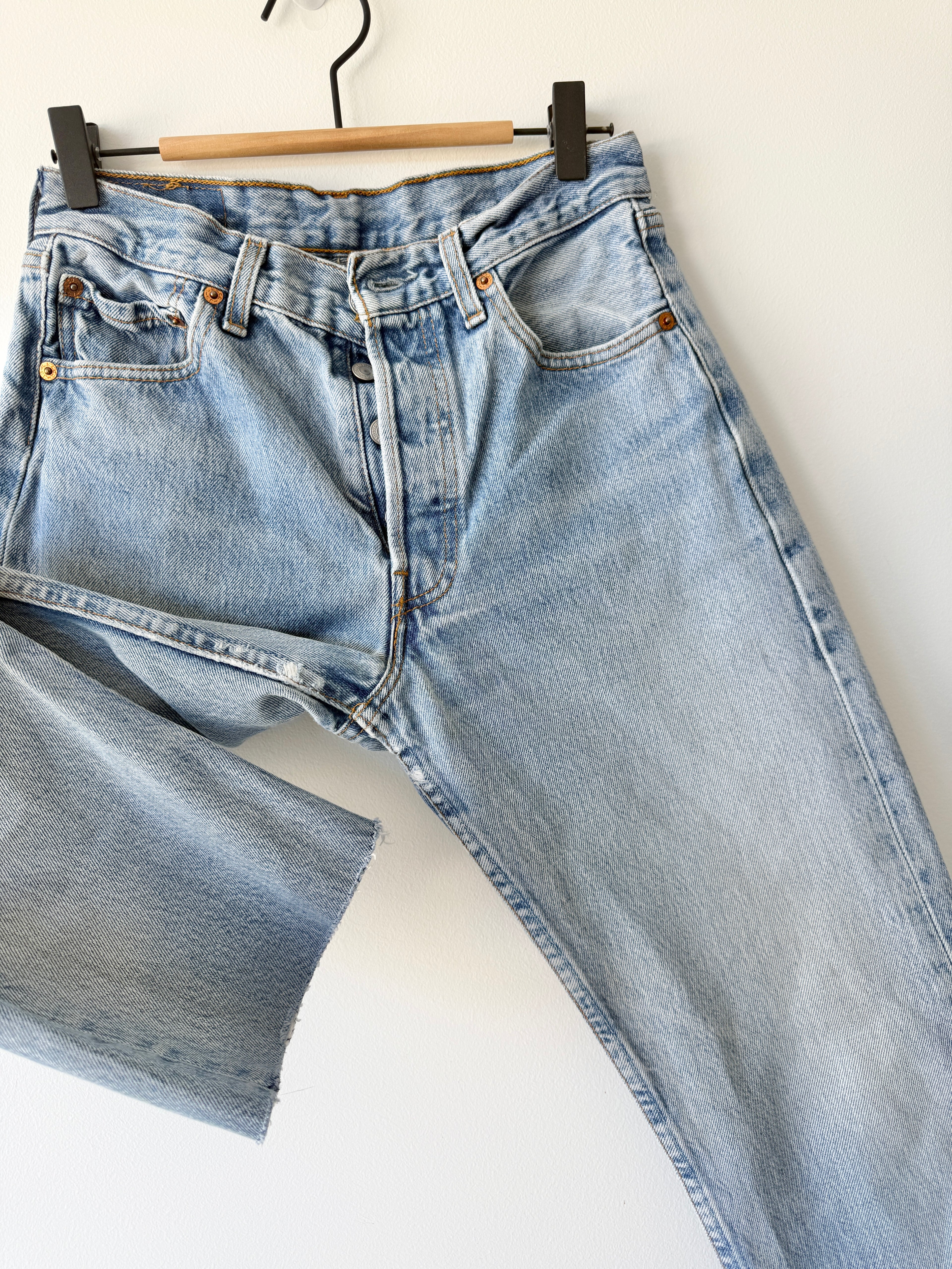 W27 vintage Levis 501 shorts 26/27” light blue Levi’s 501s 90s
