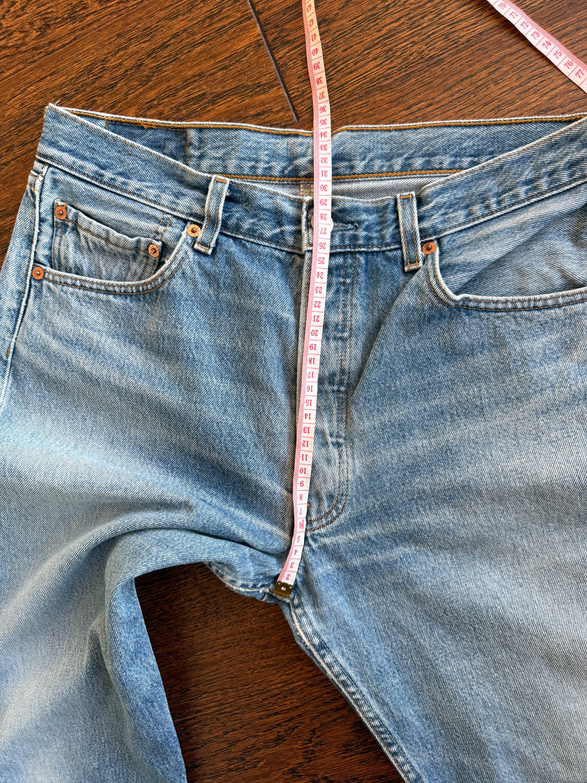 Soft W32 L31 vintage Levis 501s 31/32” measured medium blue faded Y2K 501s