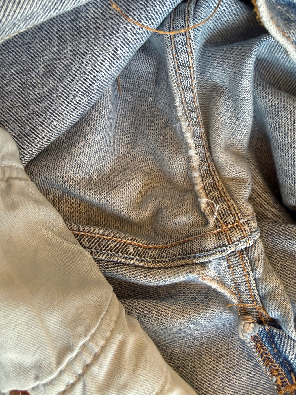W32 L33 vintage Levis 501s 31/32” measured medium blue faded Y2K 501s
