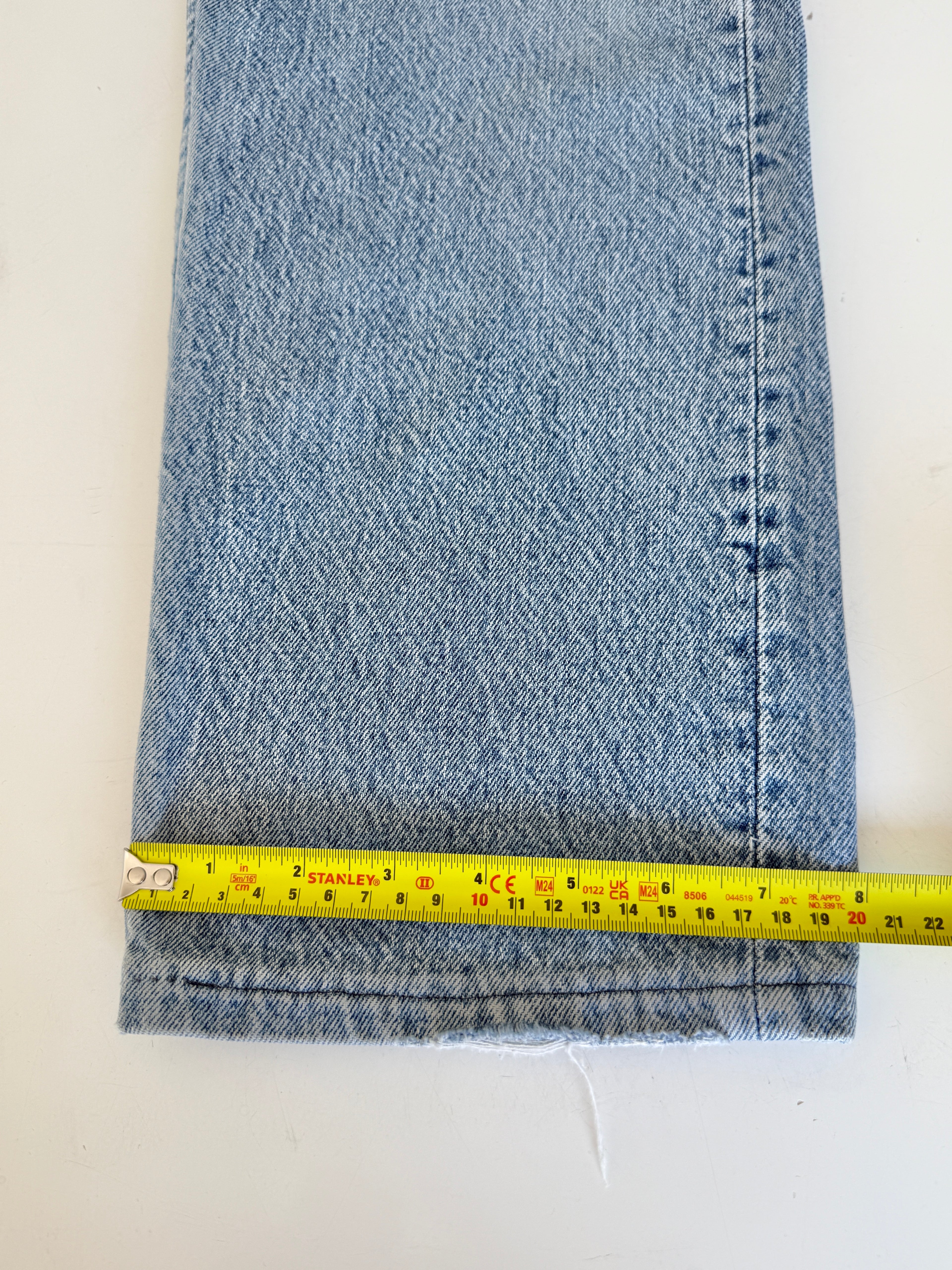 W31 L30 vintage Levis 501 30/31” measured waist light blue 501s made in 80s