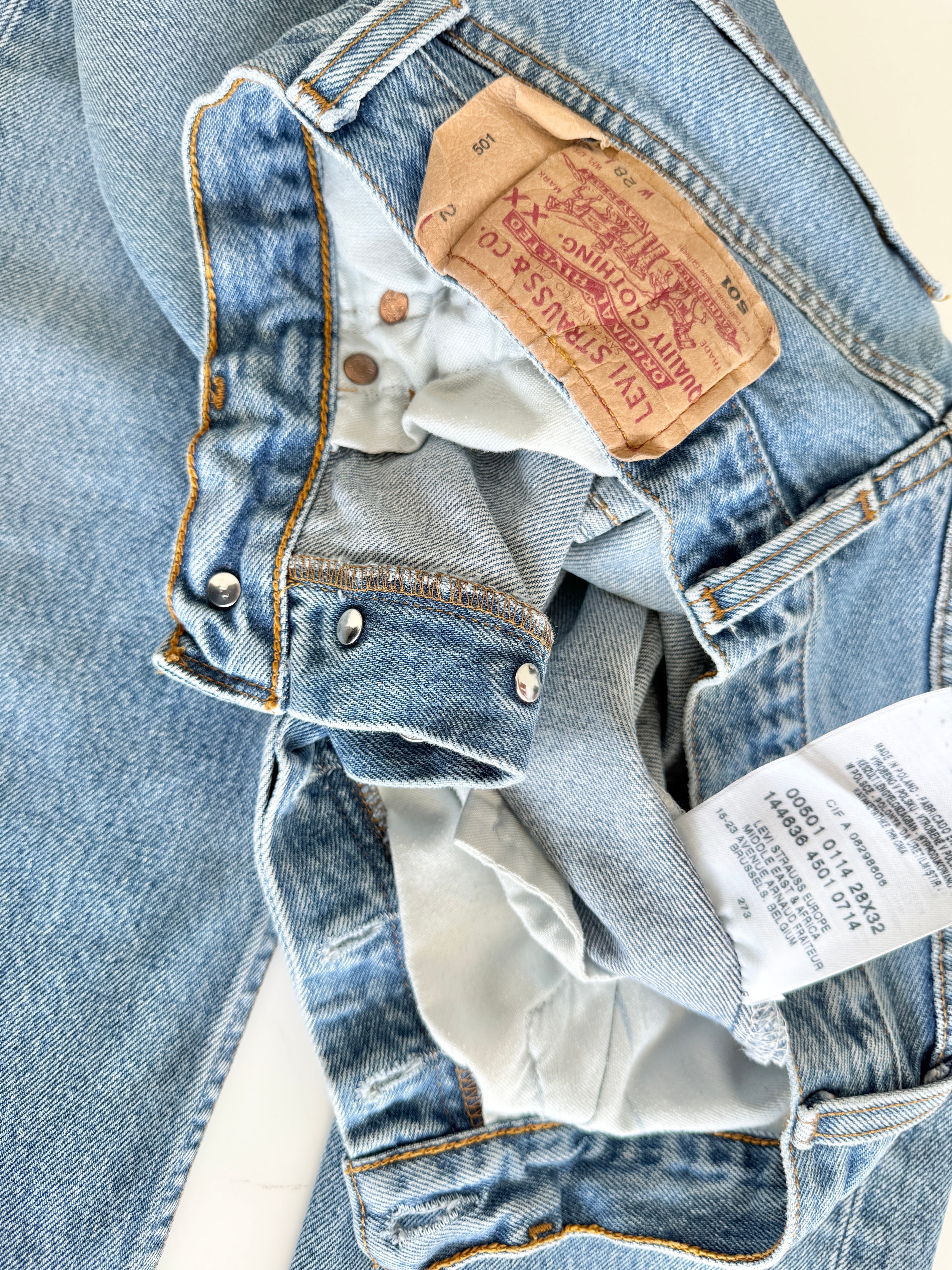 W26 L30 vintage Levis 501s 25-26” measured medium blue faded blue Y2K Levi’s 501s
