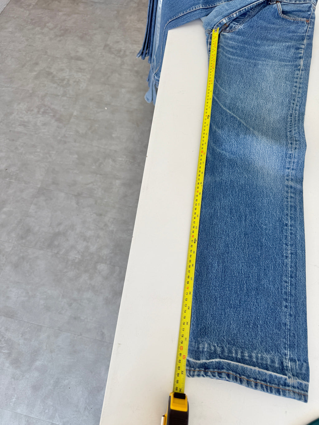 W28 L33 vintage Levis 501s 27/28” measured dark fade blue 501s 90s USA