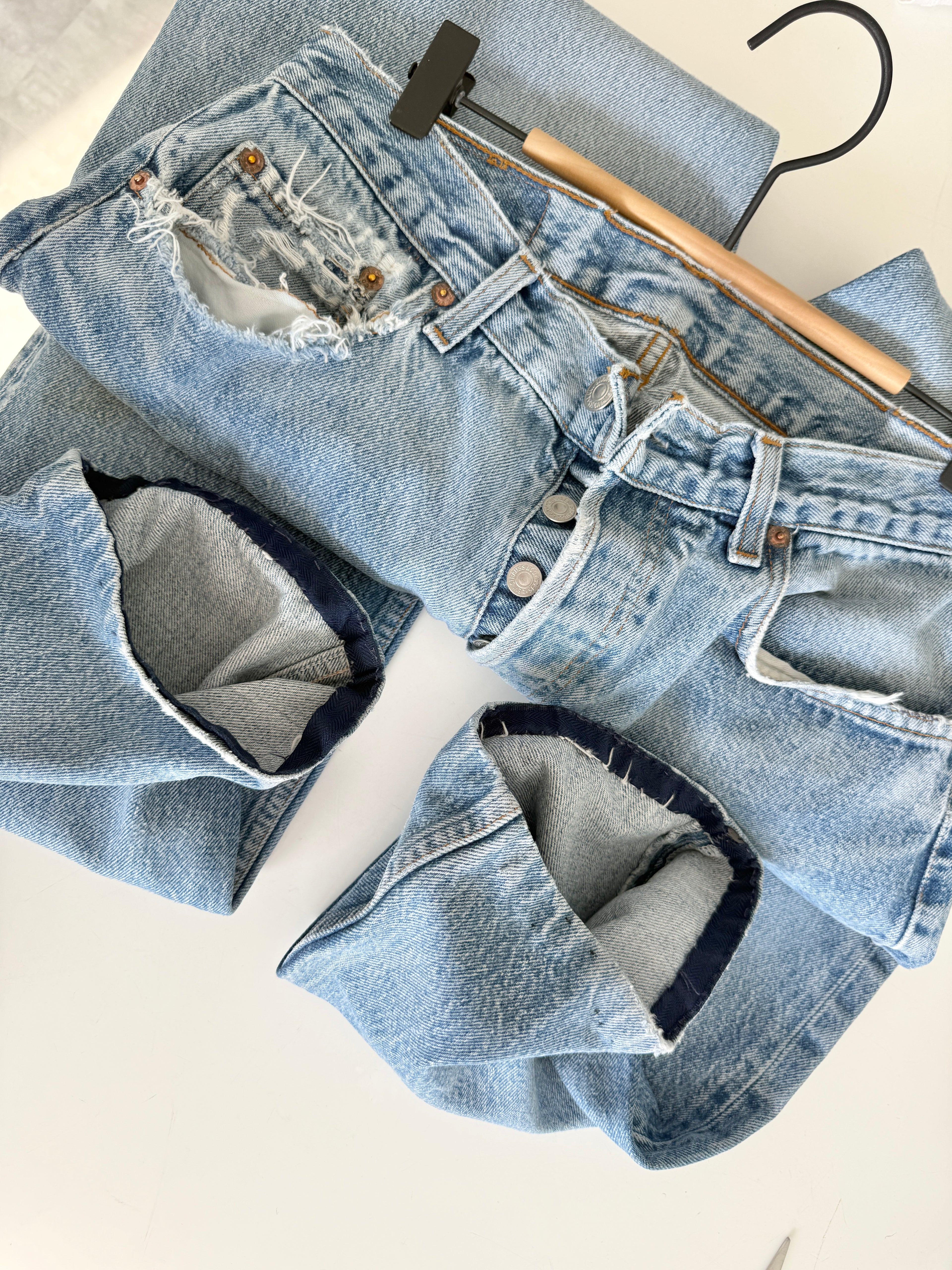 W31 L31 vintage Levis 501 30/31” measured waist light faded blue 80s 501s
