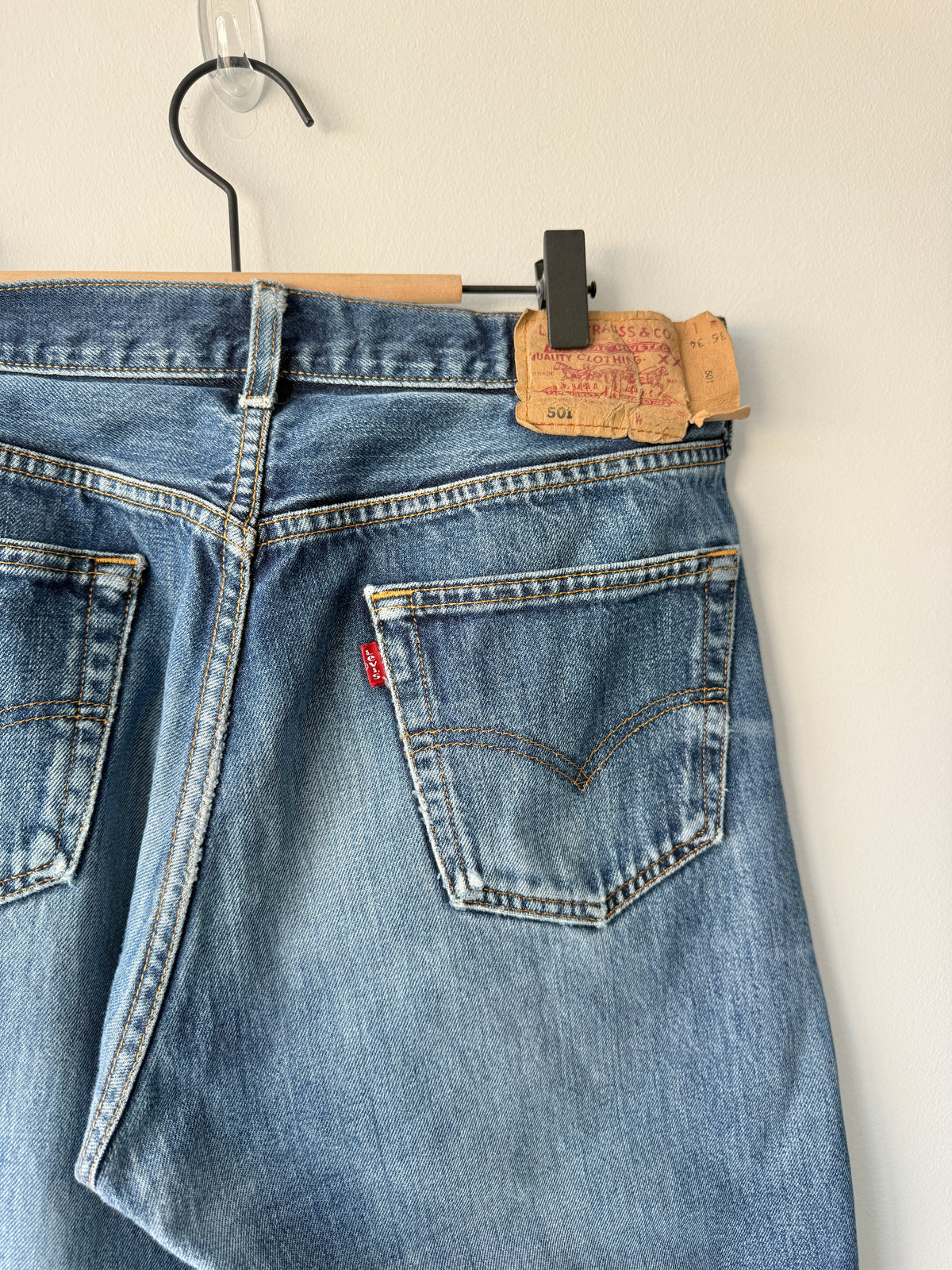 W33 L33 vintage Levis 501 dark blue 33” measured waist Y2K levis 501s