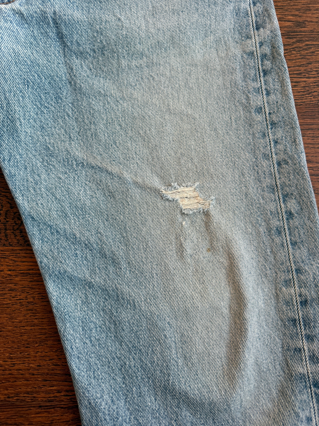 Soft W31 L29 vintage Levis 501s 31” measured medium light blue faded 90s 501s