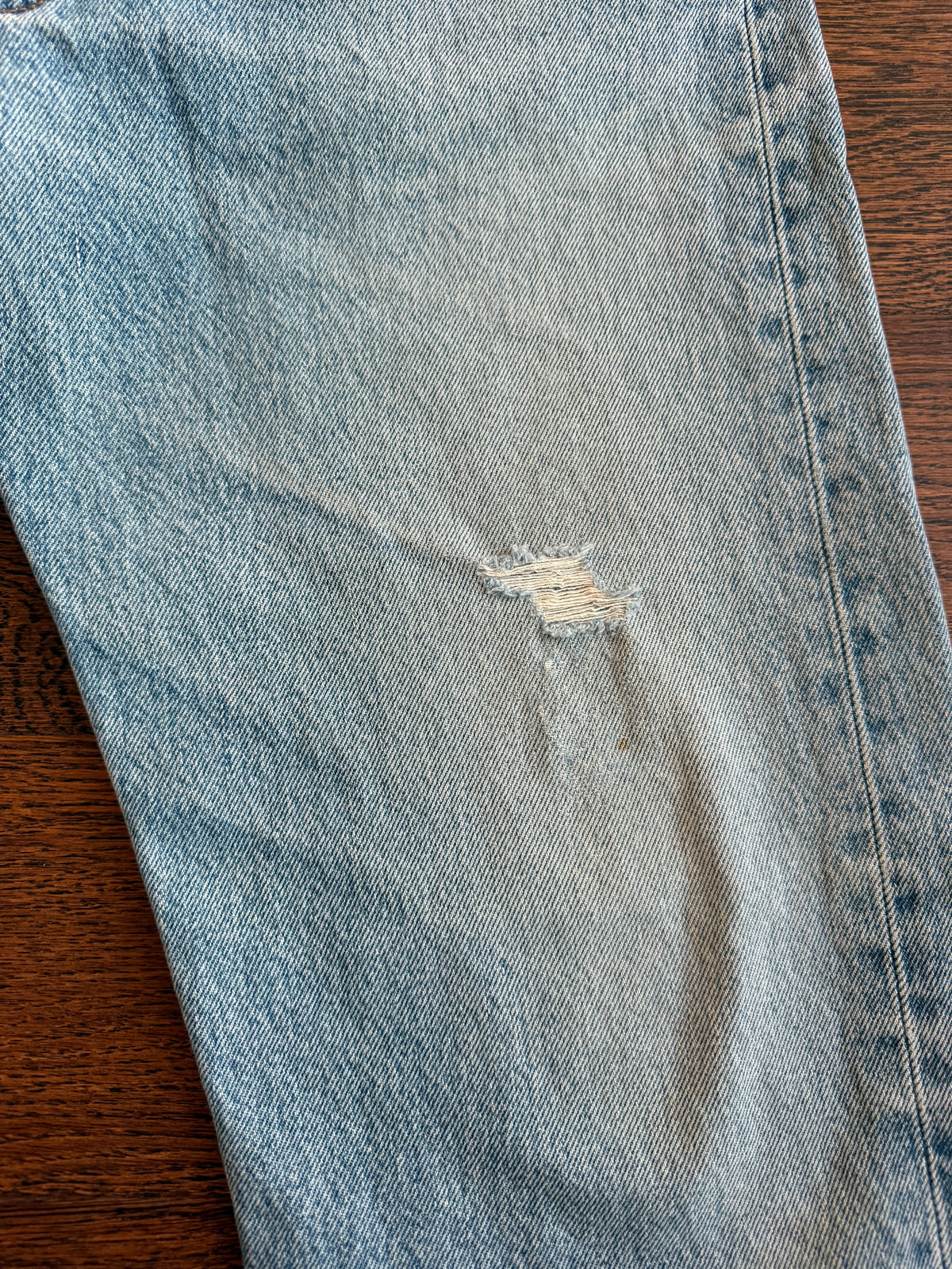 Soft W31 L29 vintage Levis 501s 31” measured medium light blue faded 90s 501s
