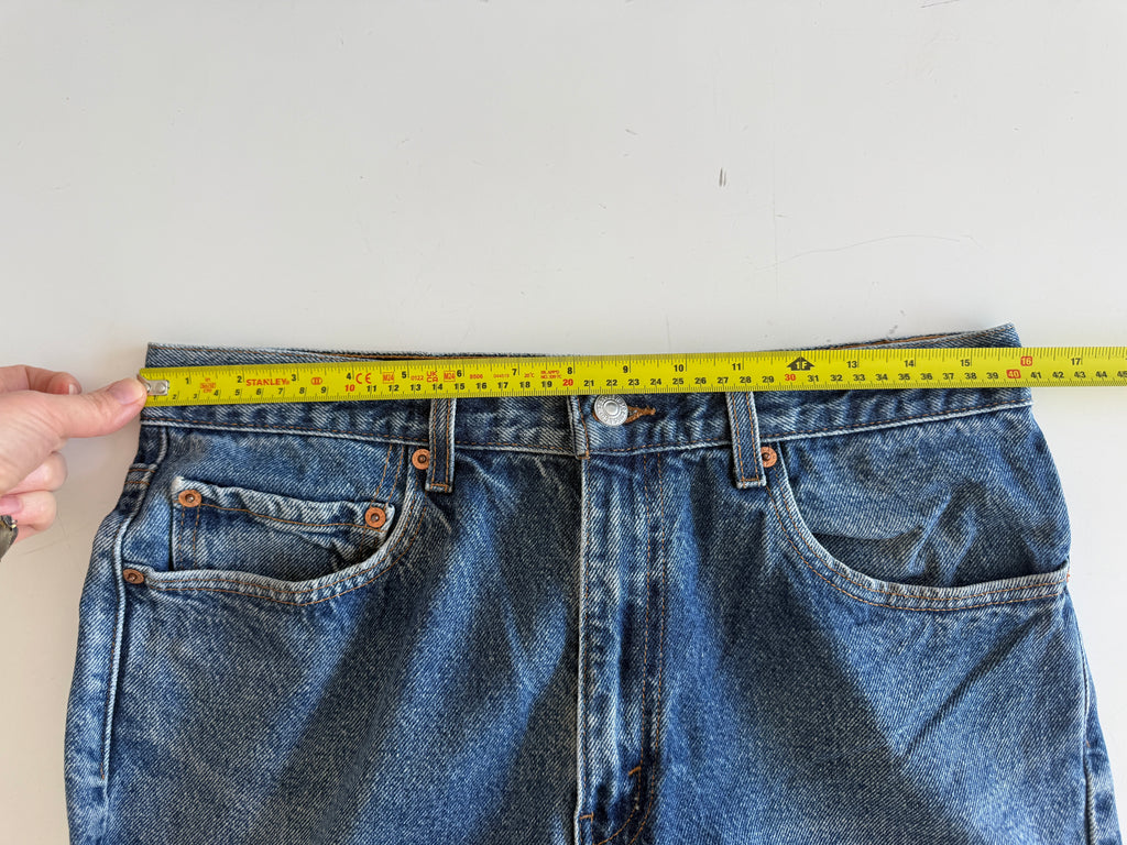 W31 L29 vintage Levis 505 30/31” measured waist dark blue 505s made in 90s  Wallet mark