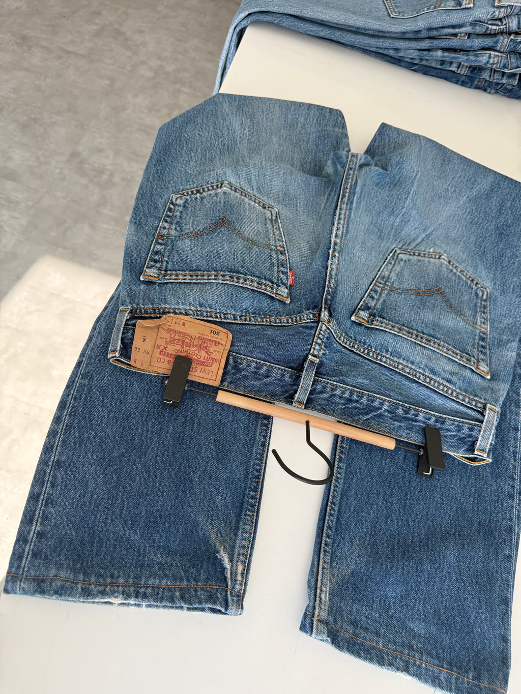 W31 L31 vintage Levis 501 31” measured waist dark blue whiskers Y2K 501s