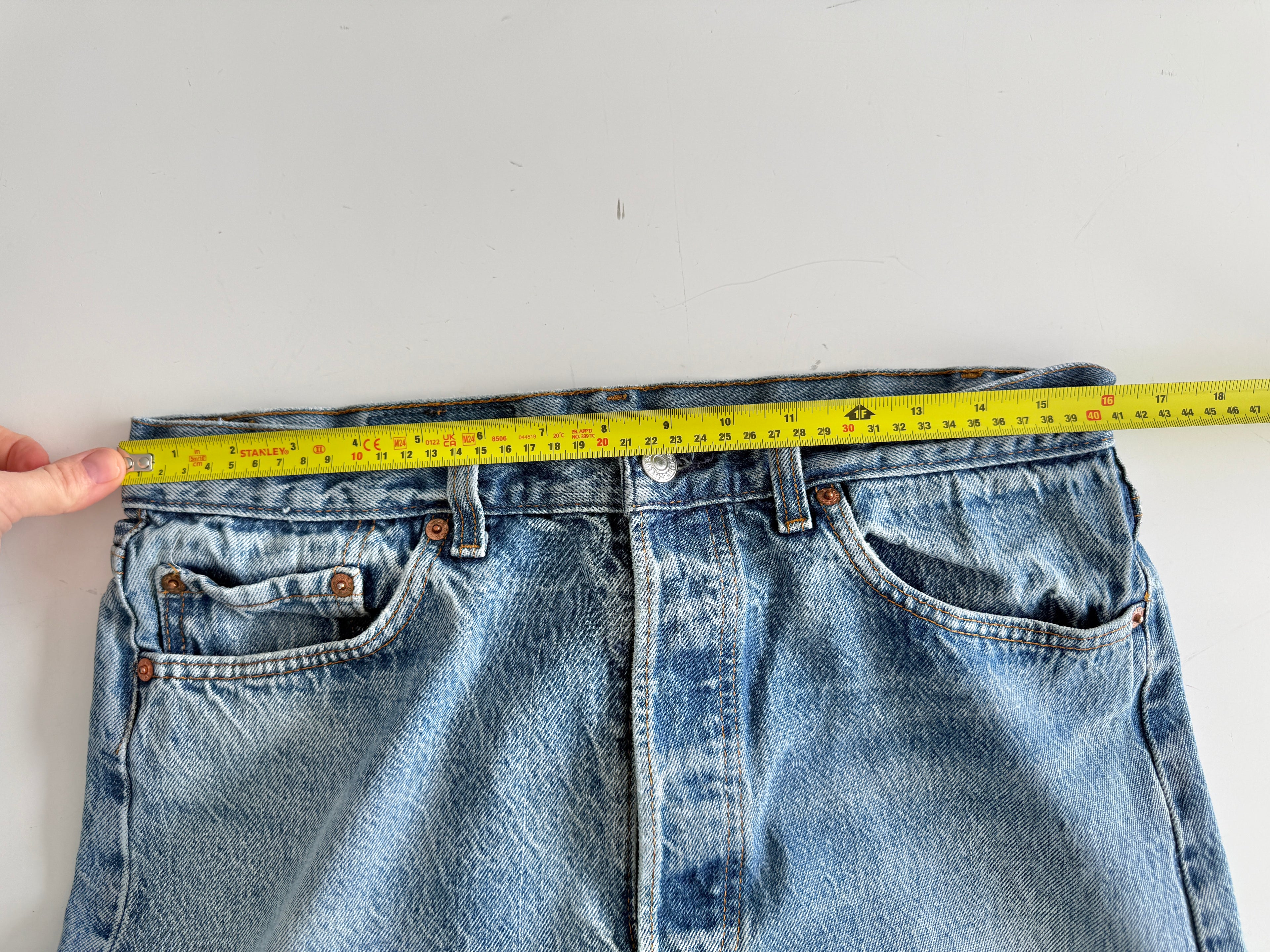W32 L27 vintage Levis 501 31/32” measured unique faded blue denim 90s USA Levi’s 501s