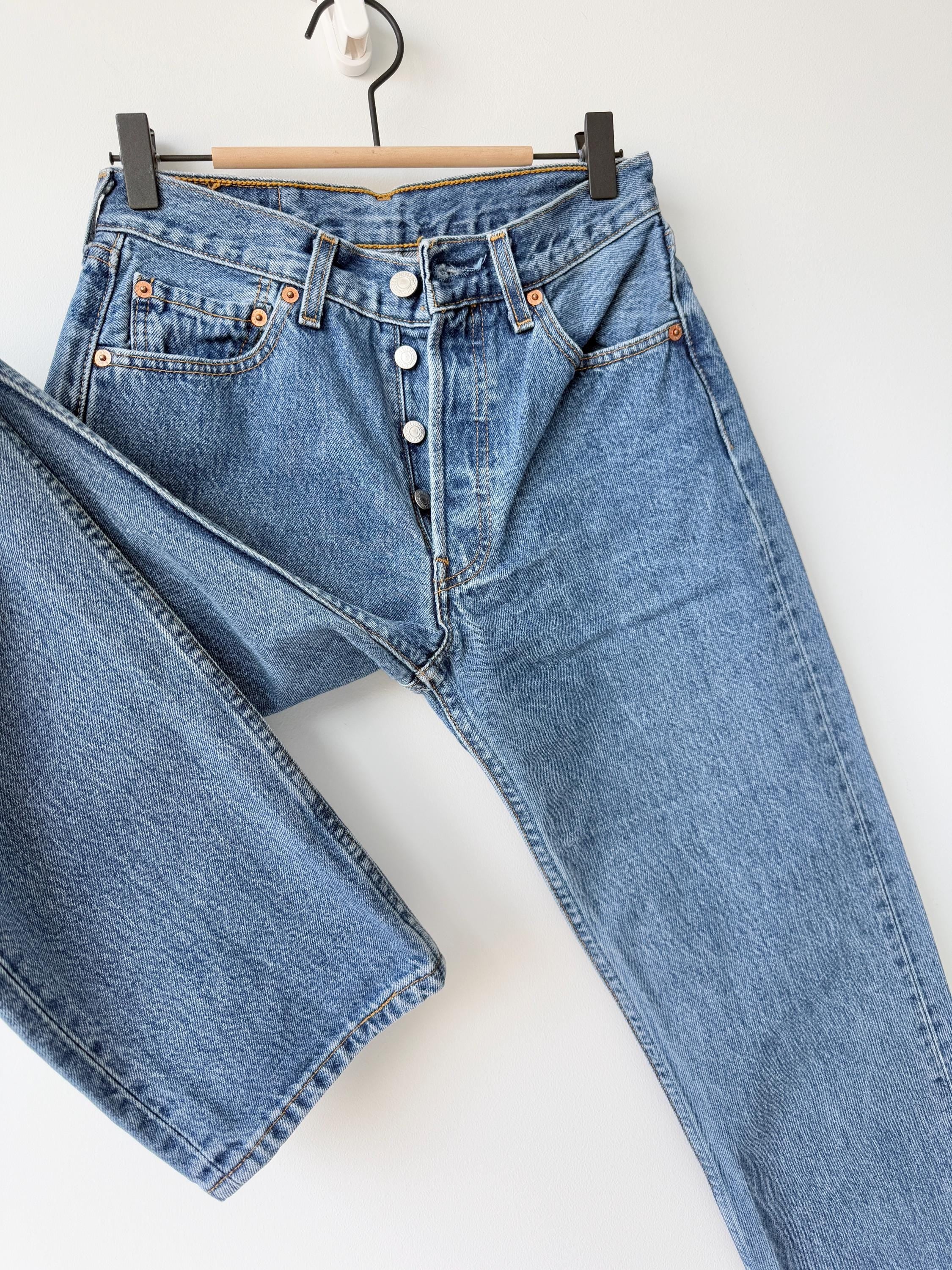 Levis 501 vintage w26 L34 medium/darker faded blue 501s made in 2001 straight leg jeans 501 25”/26” waist