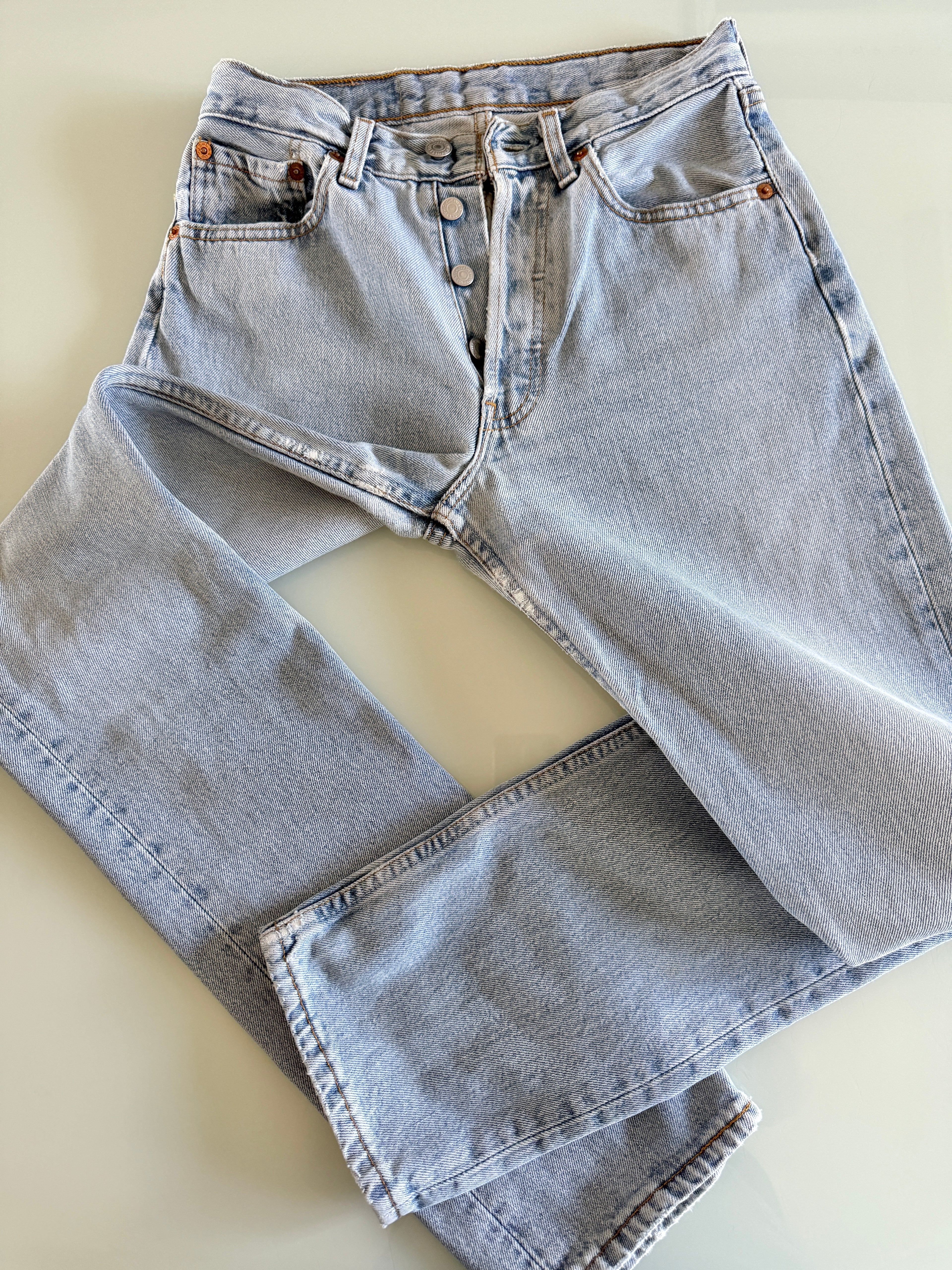 W25 L31 vintage Levis 501 24-25” measured light faded blue denim 90’s levi’s 501s