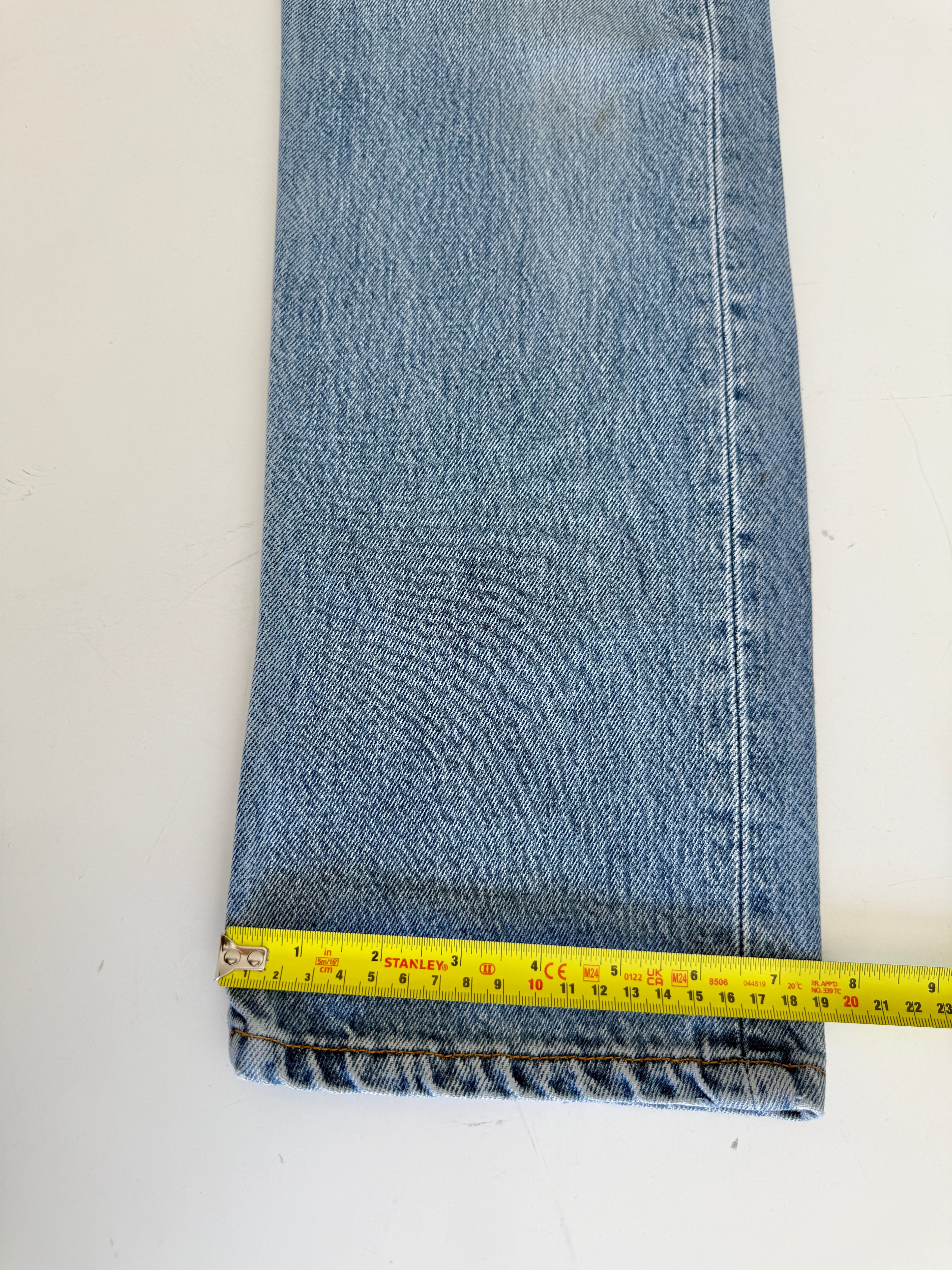 W28 L31 vintage Levis 501 27/28” measured waist medium blue 90s USA  501s