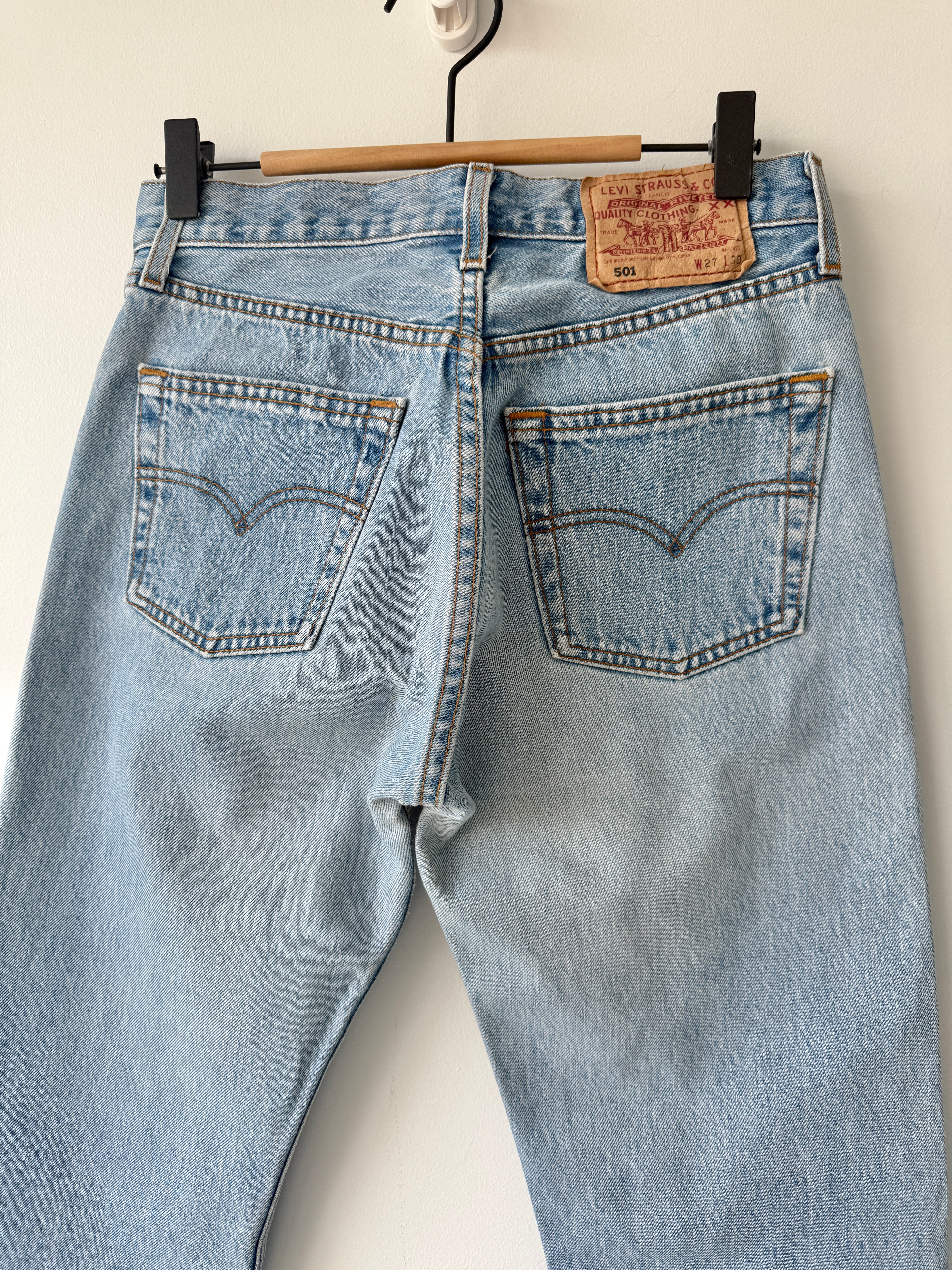 W25 L29 vintage Levis 501 24-25” light blue 90s Levi’s 501s