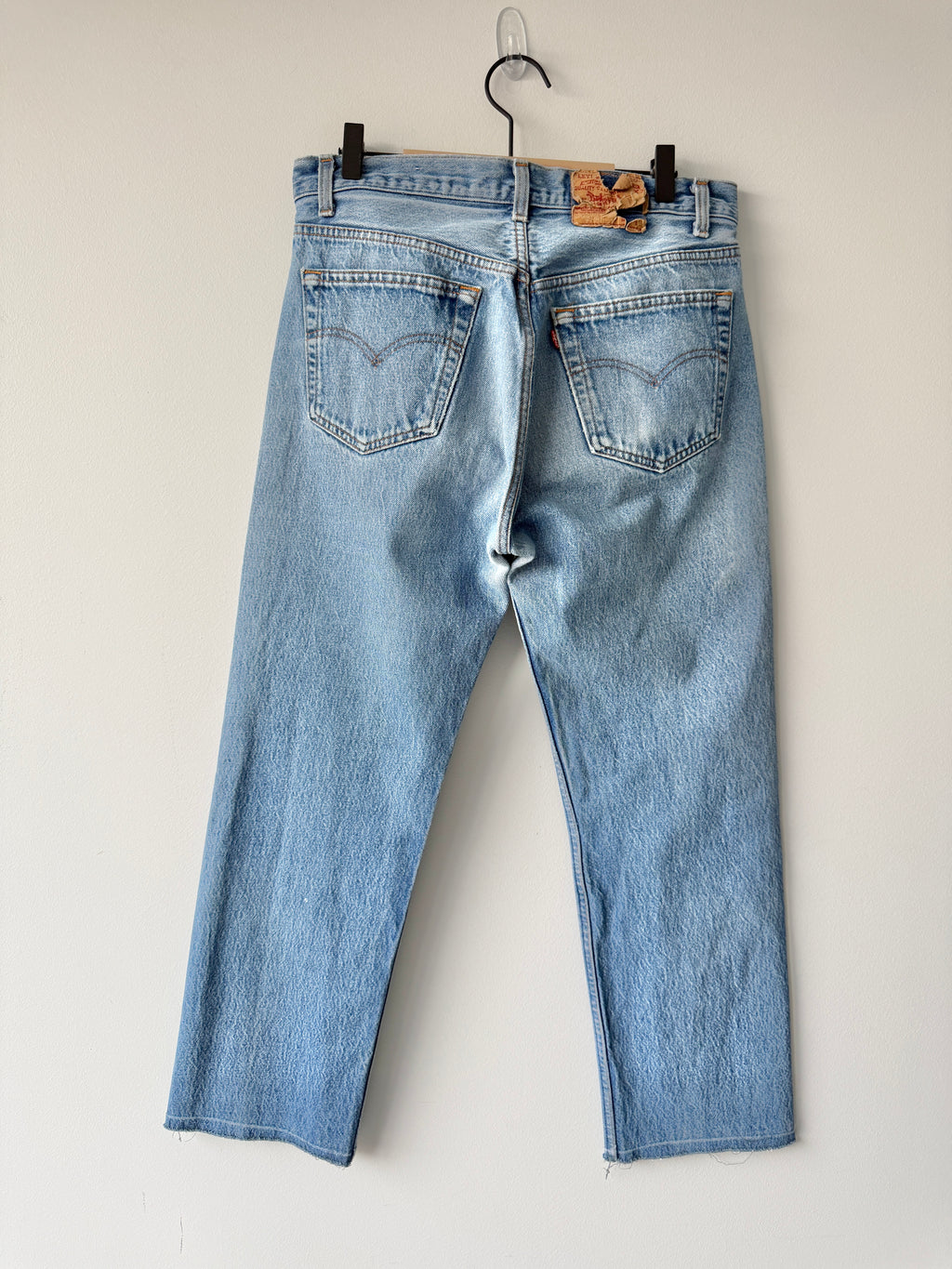 W31 L27 vintage Levis 501s 30/31” measured medium faded blue faded  80s 501s USA