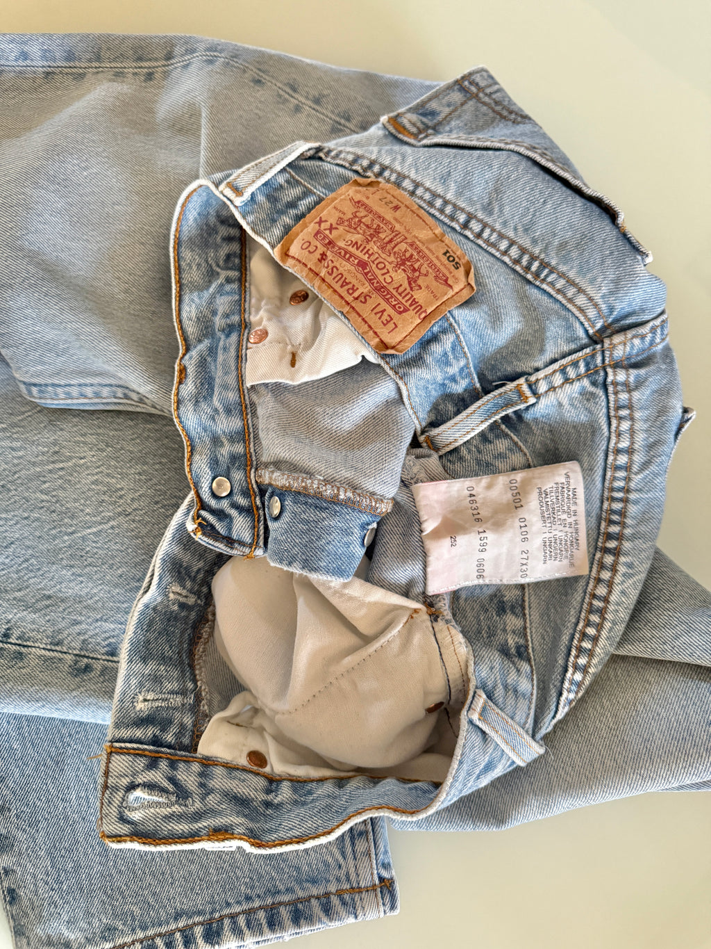 W25 L29 vintage Levis 501 24-25” light blue 90s Levi’s 501s