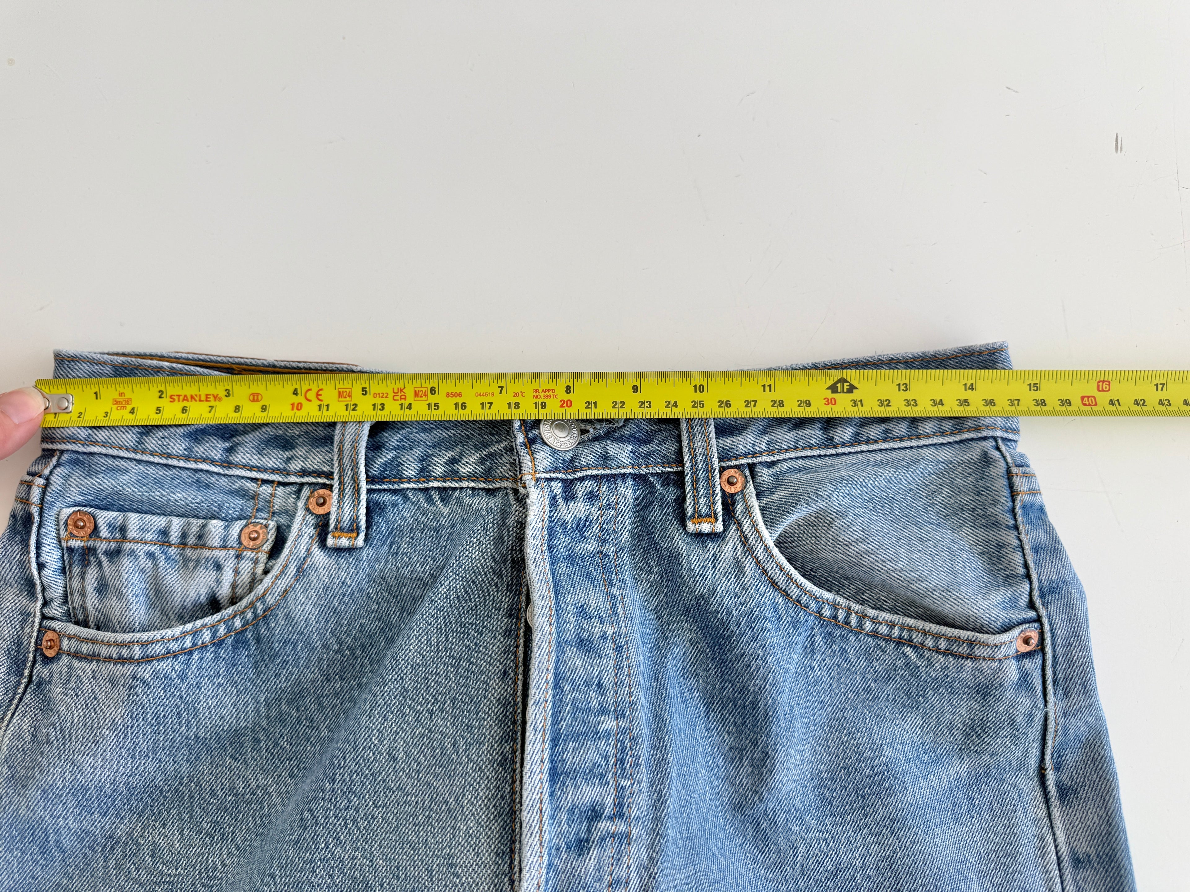 W28 L31 vintage Levis 501 27/28” measured waist medium blue 90s USA  501s