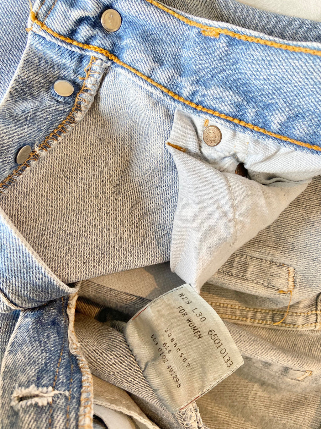 Vintage levis 501 26” made in USA for women