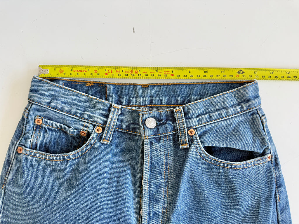 W26 L32 vintage Levis 501 25/26” measured waist dark blue 501s 90s -nl