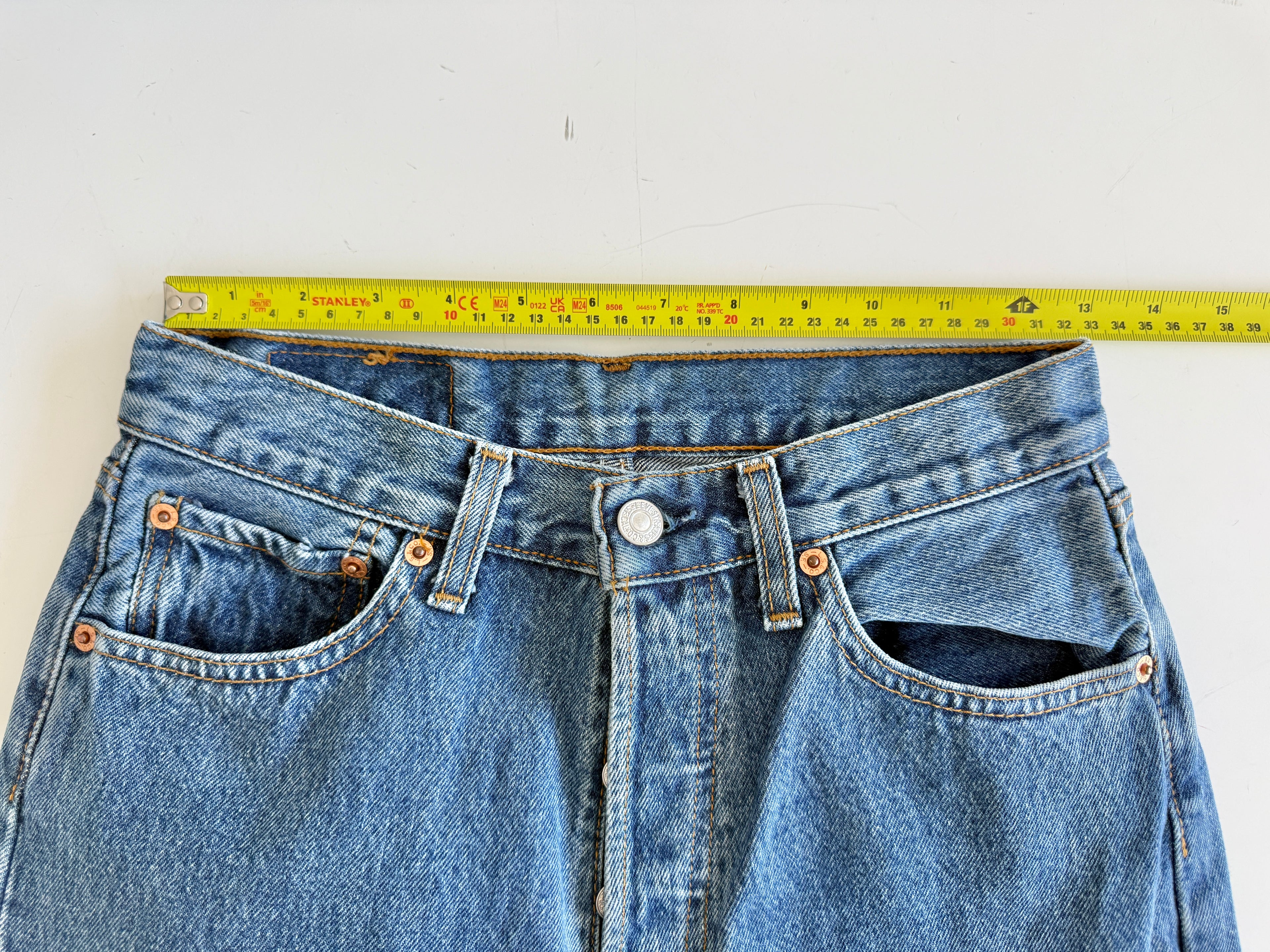 W26 L32 vintage Levis 501 25/26” measured waist dark blue 501s 90s -nl