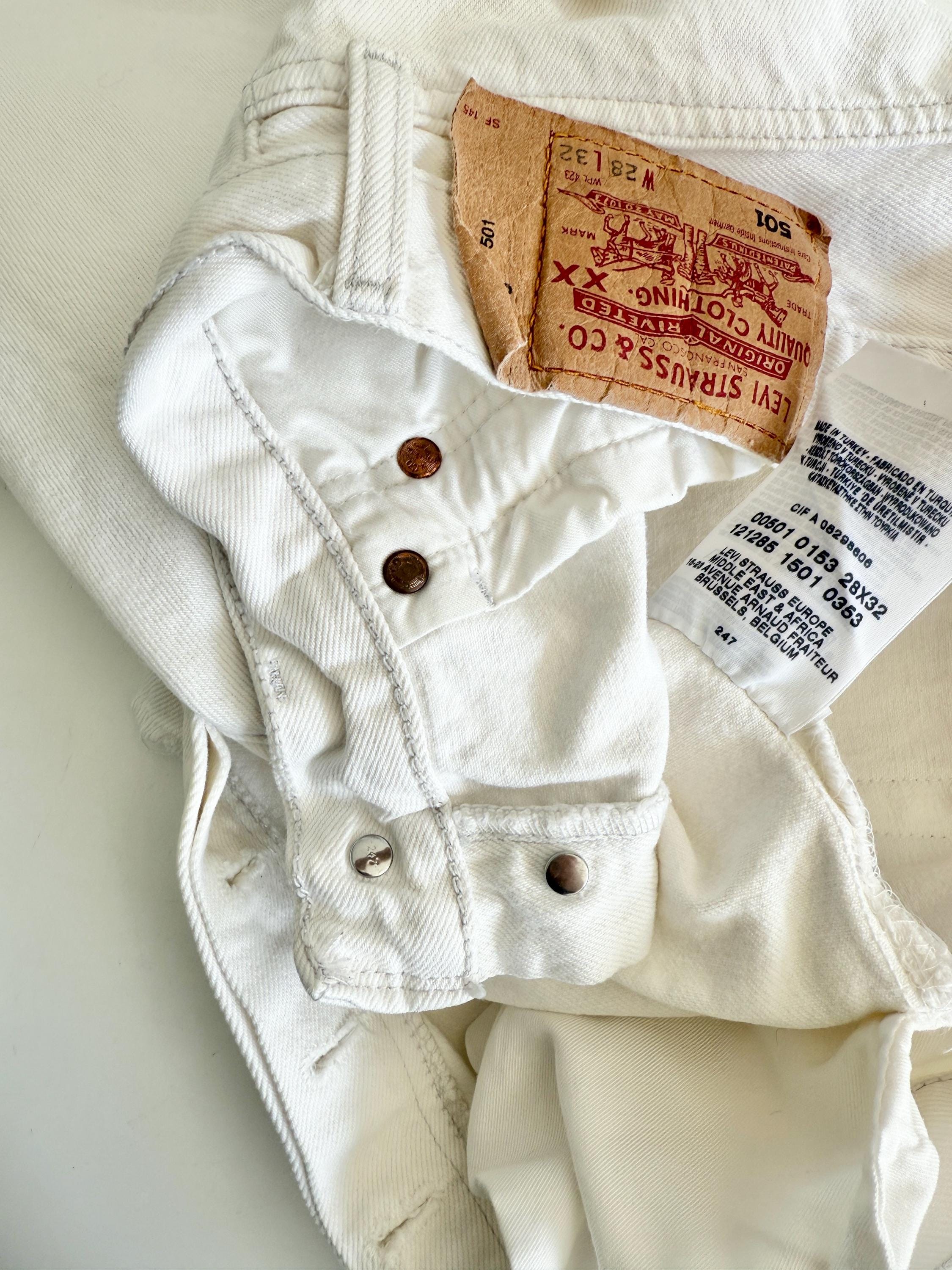 W28 white Levis 501 vintage shorts 27-28” measured waist made in Y2K