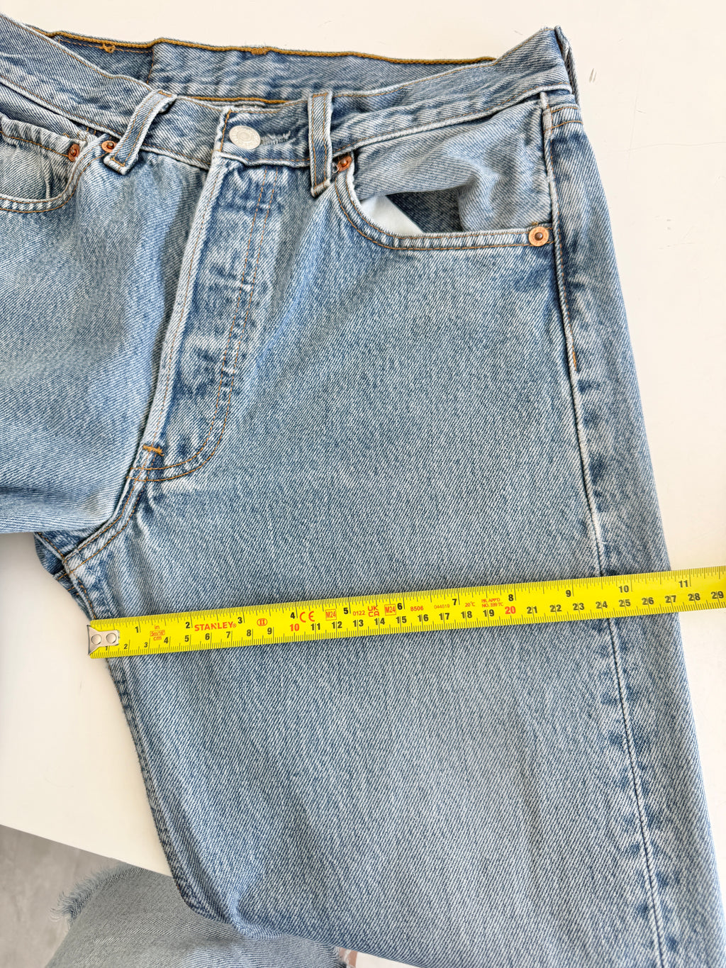 W26 L33 vintage Levis 501 25/26” measured waist medium faded blue 501s Y2K